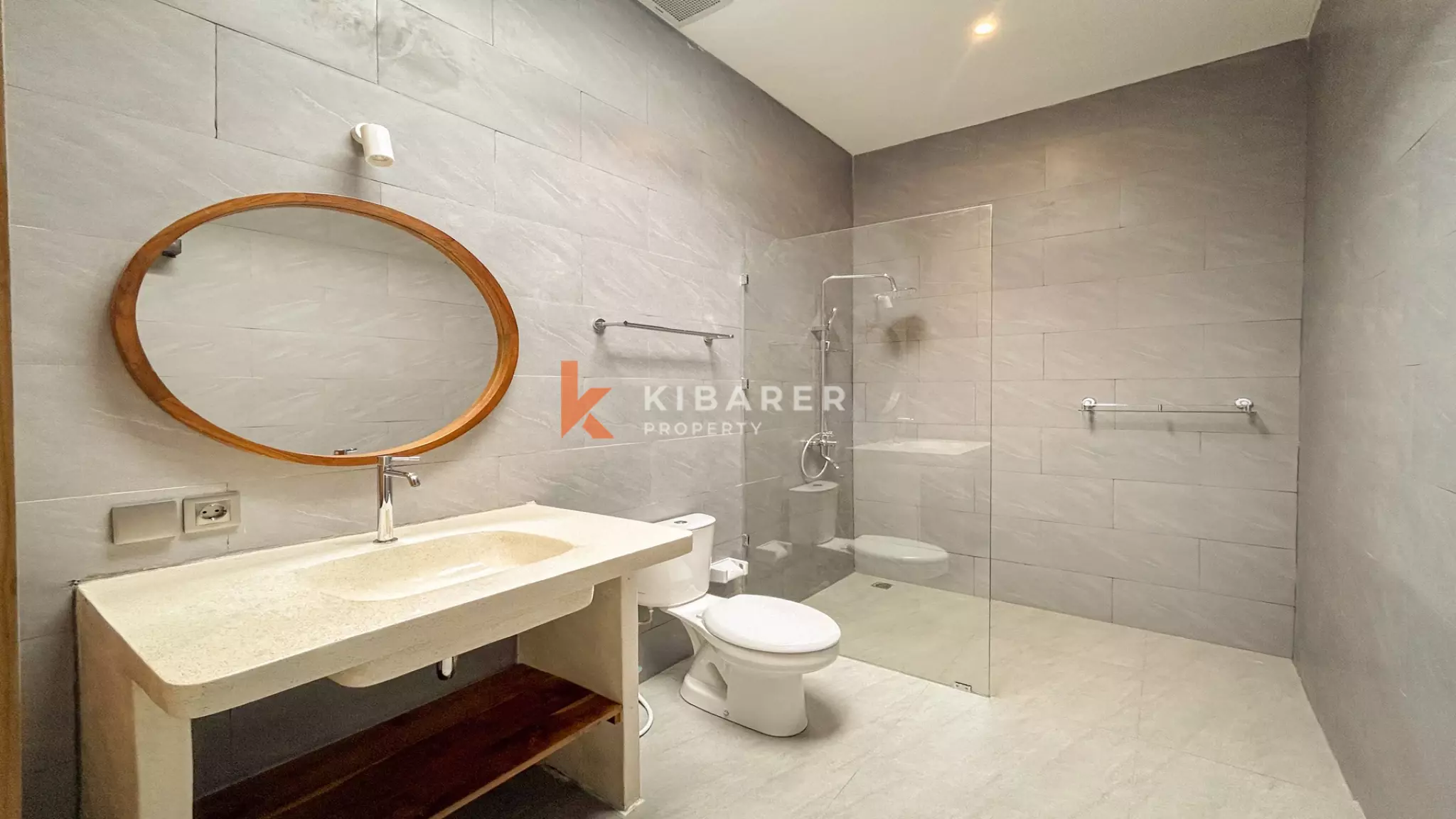 Vila Dua Kamar Tidur dengan Kolam Renang dan Hunian Tertutup Tropis di Munggu