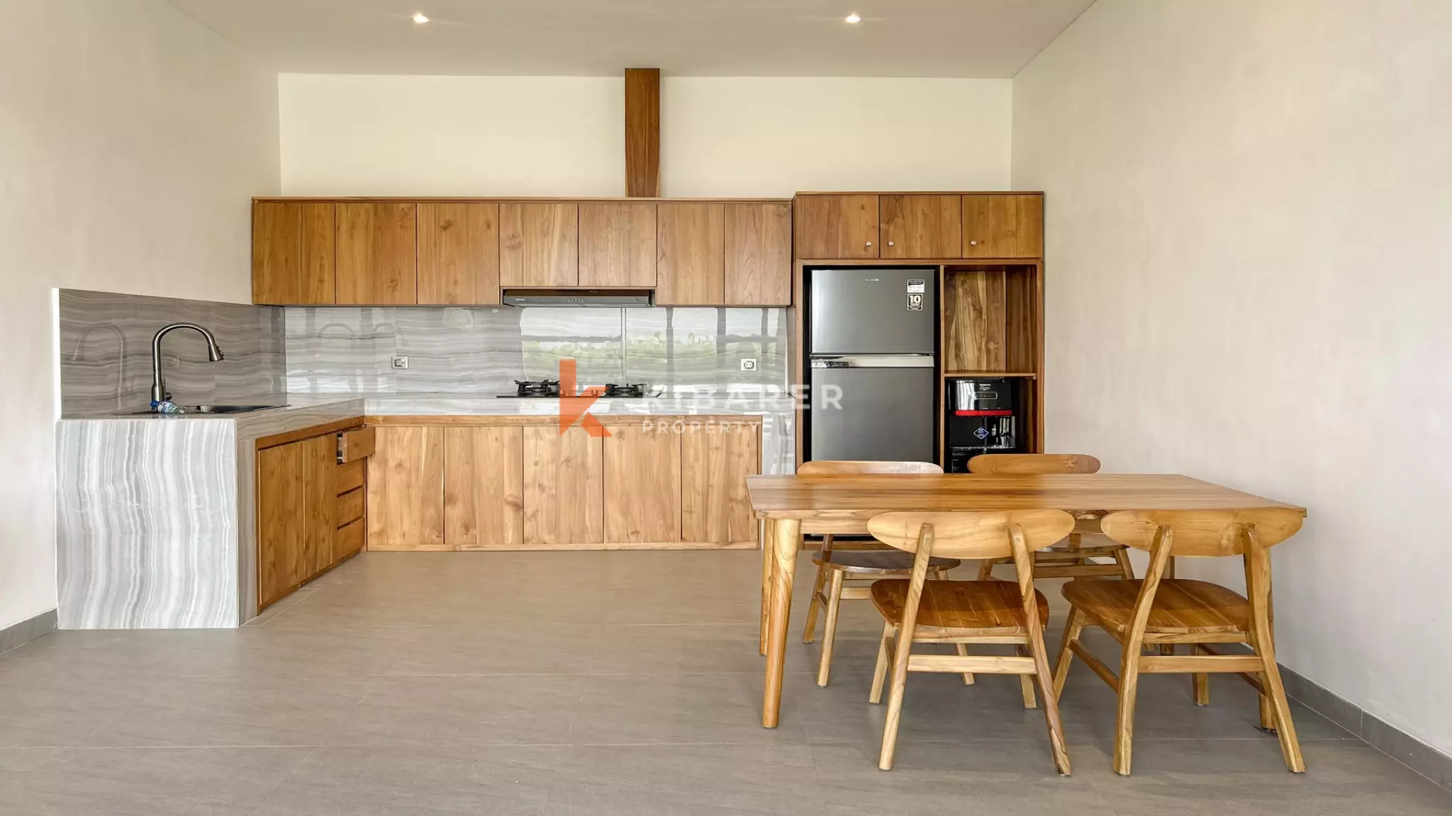 Vila Dua Kamar Tidur dengan Kolam Renang dan Hunian Tertutup Tropis di Munggu