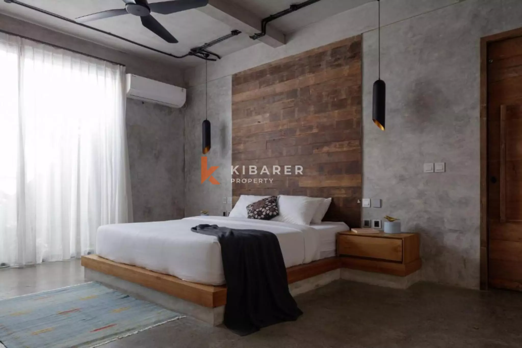 Perpaduan Rustic dan Modern - Vila Joglo Tiga Kamar Tidur di Pererenan