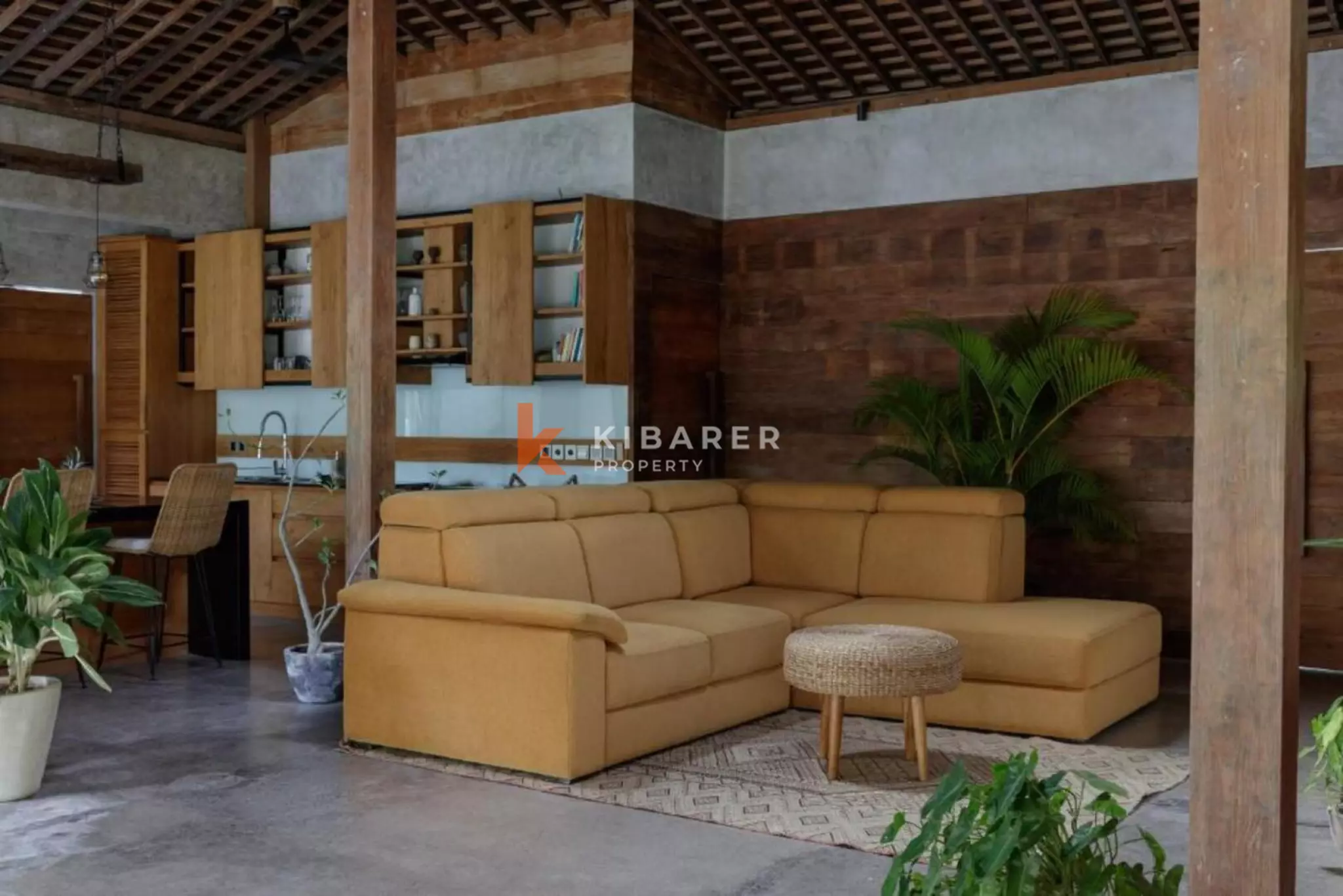 Perpaduan Rustic dan Modern - Vila Joglo Tiga Kamar Tidur di Pererenan