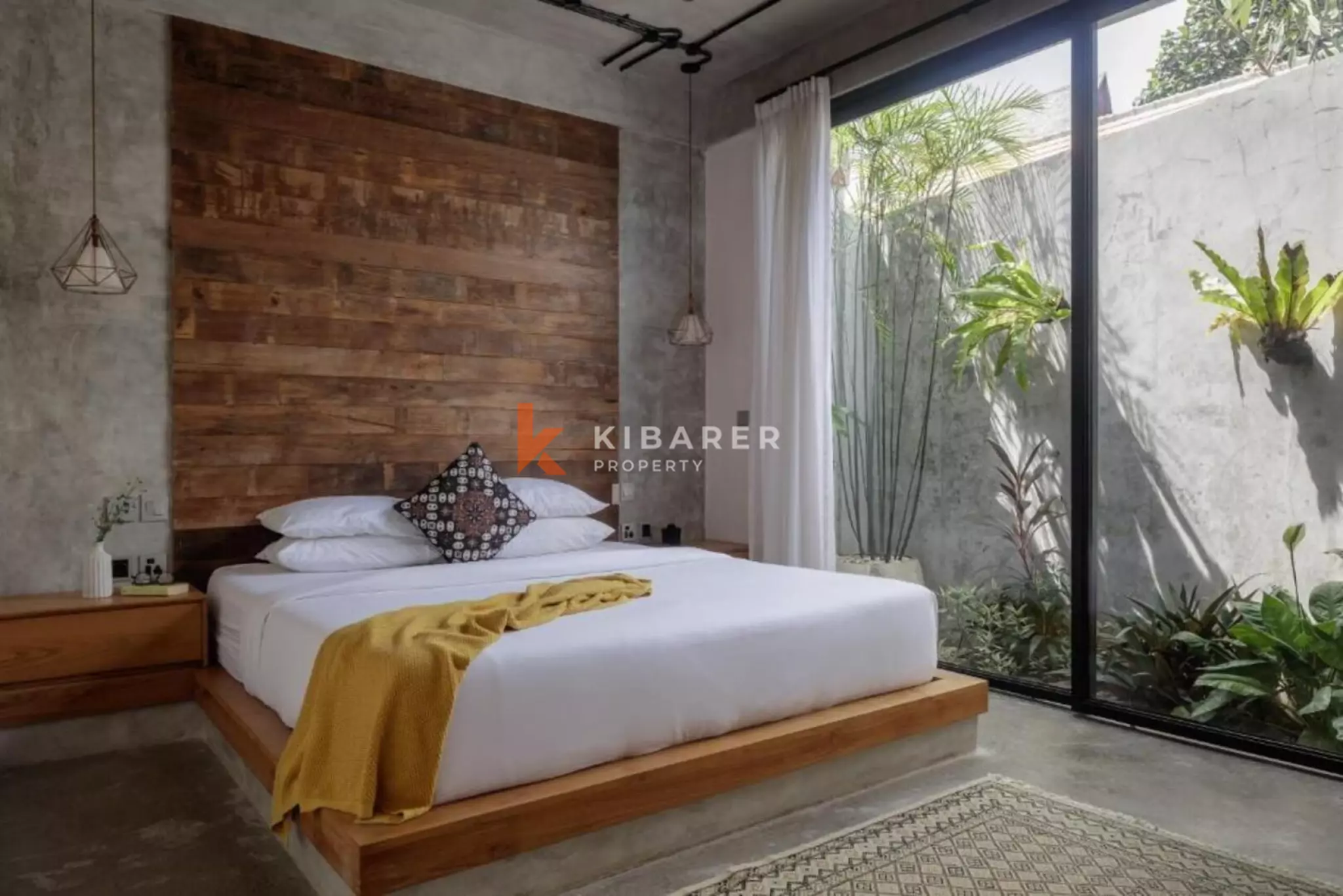 Perpaduan Rustic dan Modern - Vila Joglo Tiga Kamar Tidur di Pererenan