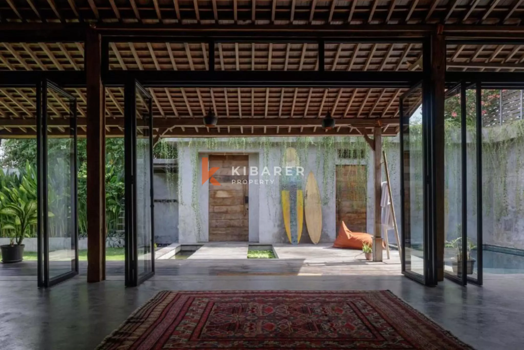 Perpaduan Rustic dan Modern - Vila Joglo Tiga Kamar Tidur di Pererenan