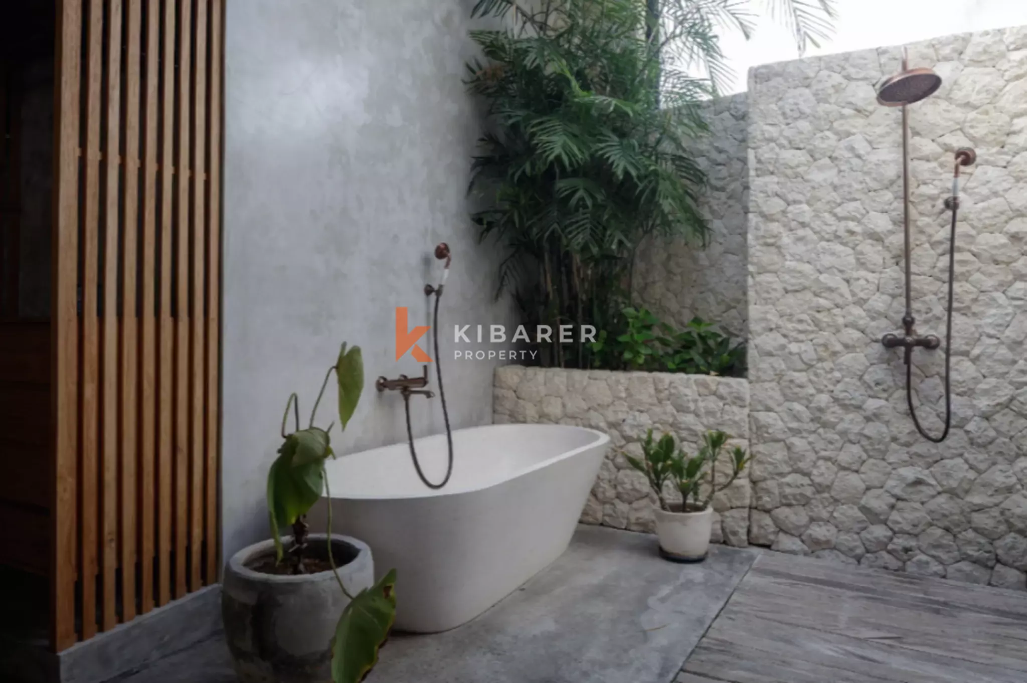 Perpaduan Rustic dan Modern - Vila Joglo Tiga Kamar Tidur di Pererenan