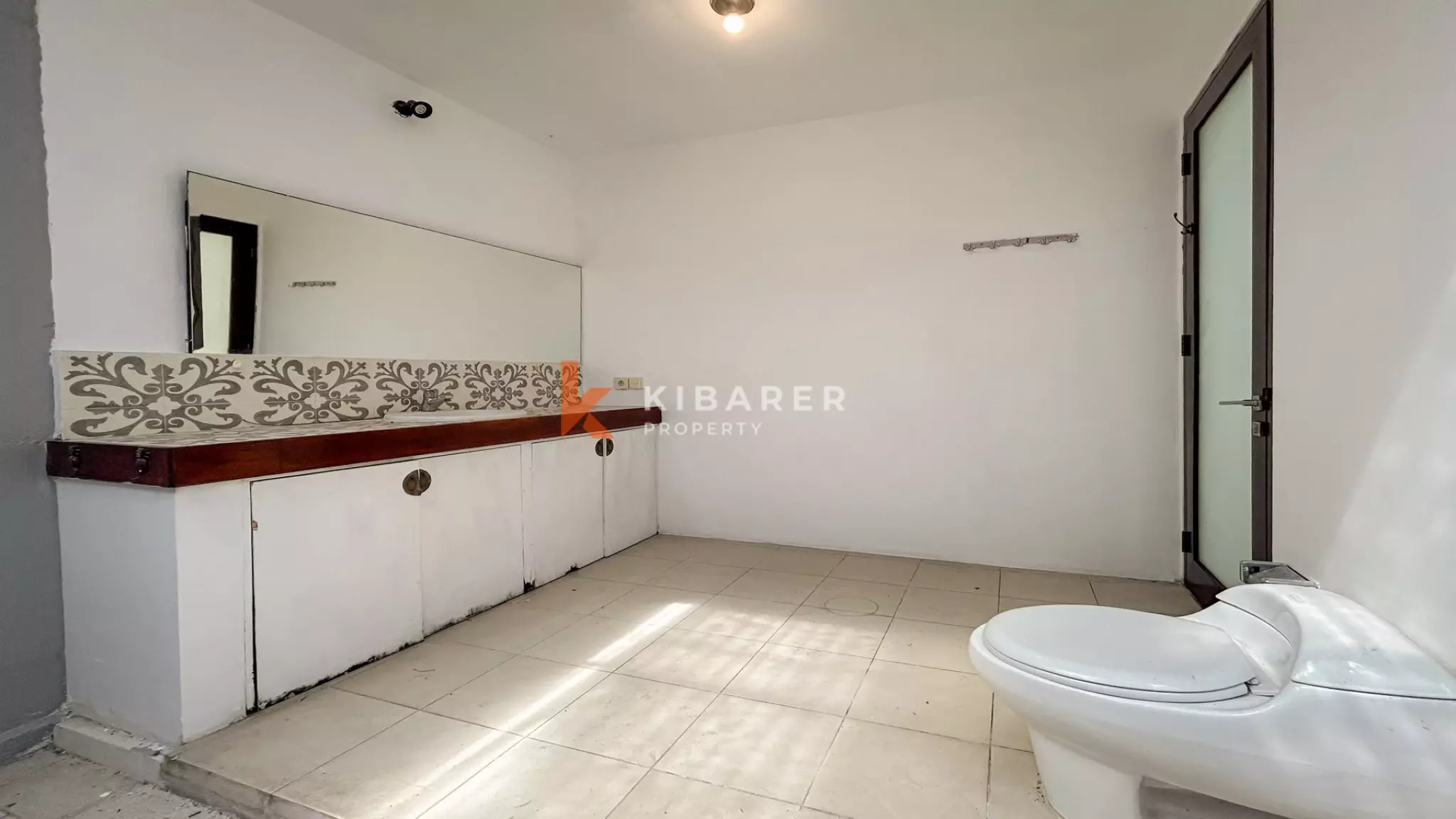 Vila Ruang Terbuka Tiga Kamar Tidur Bergaya Bali dengan Kolam Renang di Umalas