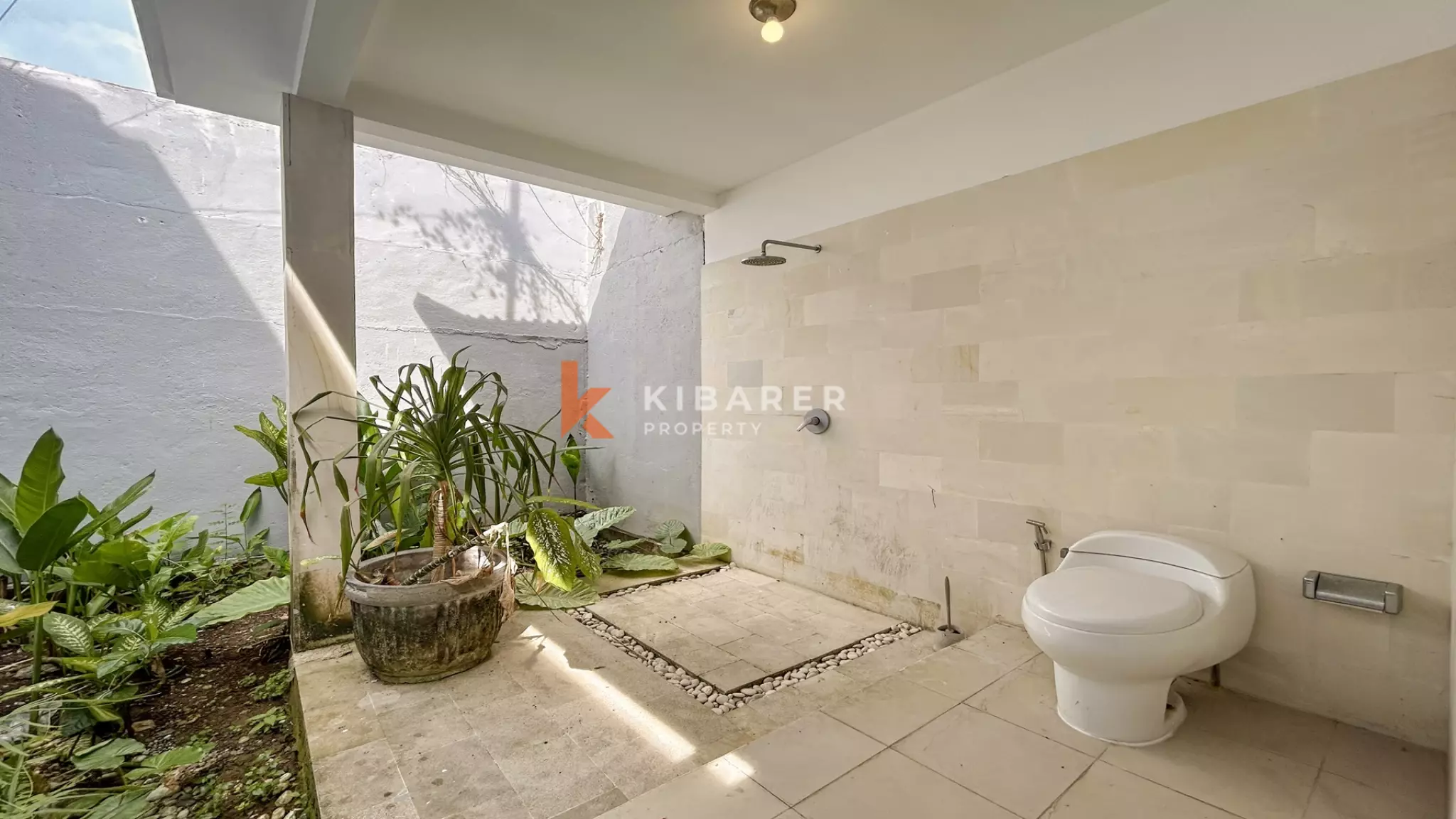 Vila Ruang Terbuka Tiga Kamar Tidur Bergaya Bali dengan Kolam Renang di Umalas