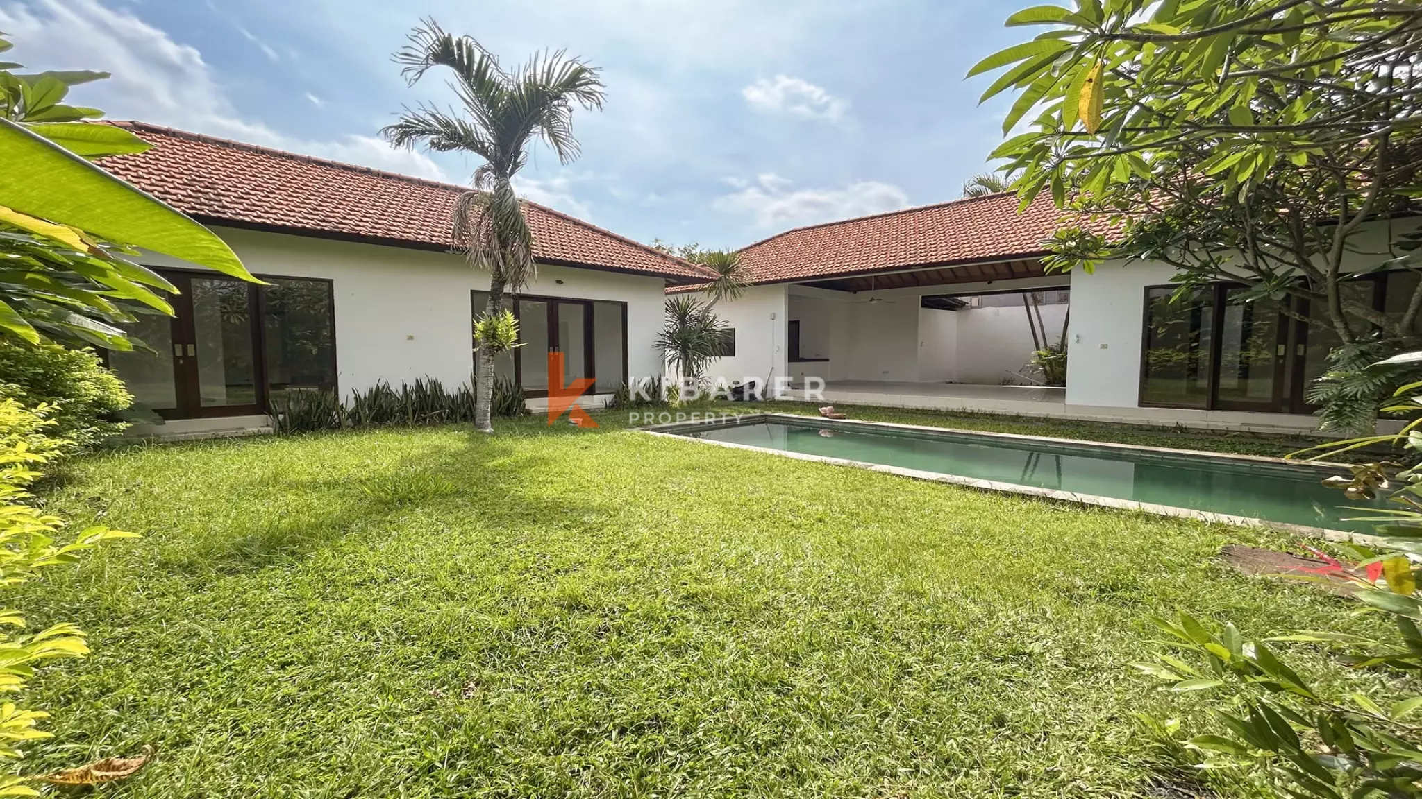 Vila Ruang Terbuka Tiga Kamar Tidur Bergaya Bali dengan Kolam Renang di Umalas