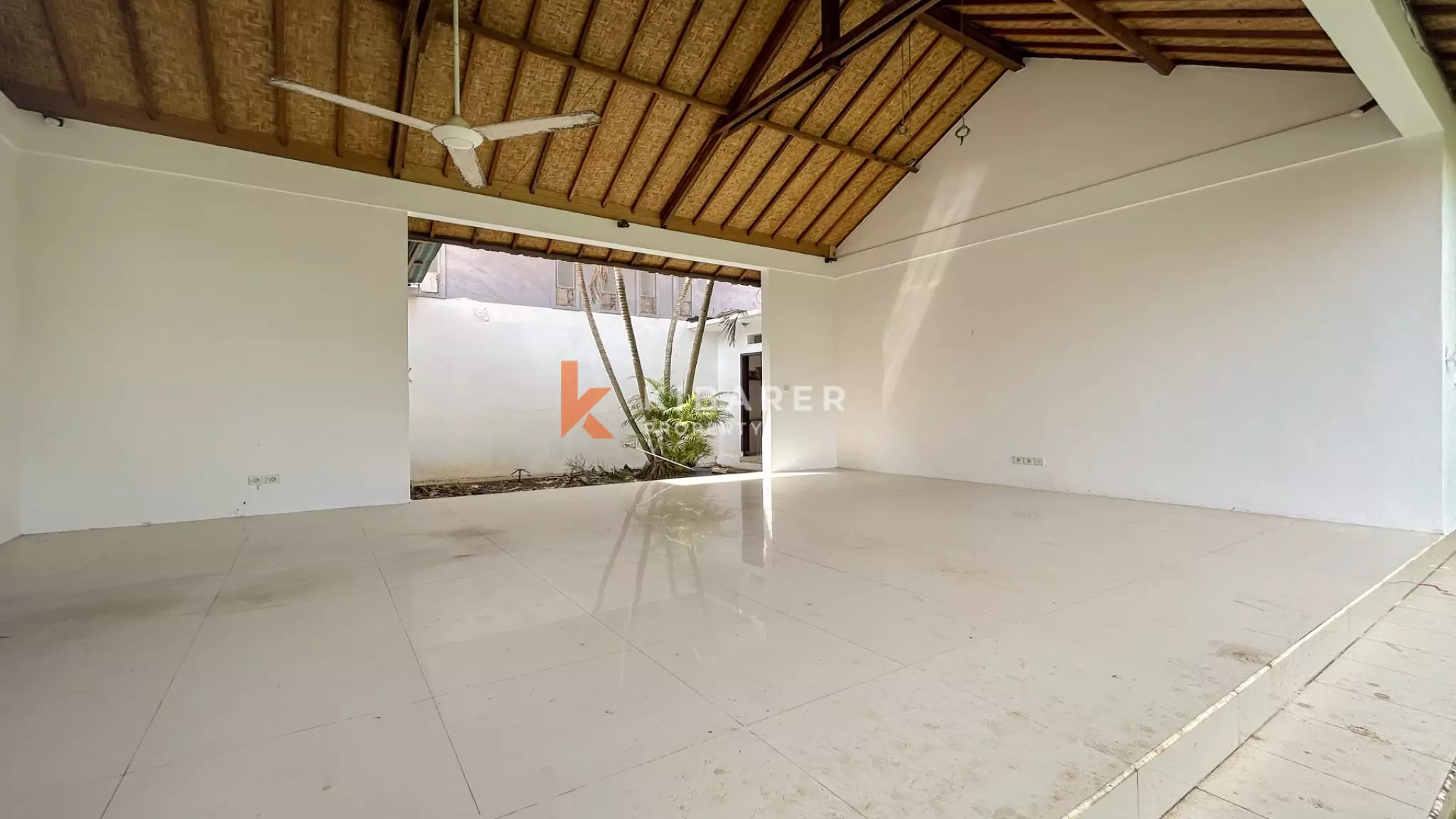 Vila Ruang Terbuka Tiga Kamar Tidur Bergaya Bali dengan Kolam Renang di Umalas