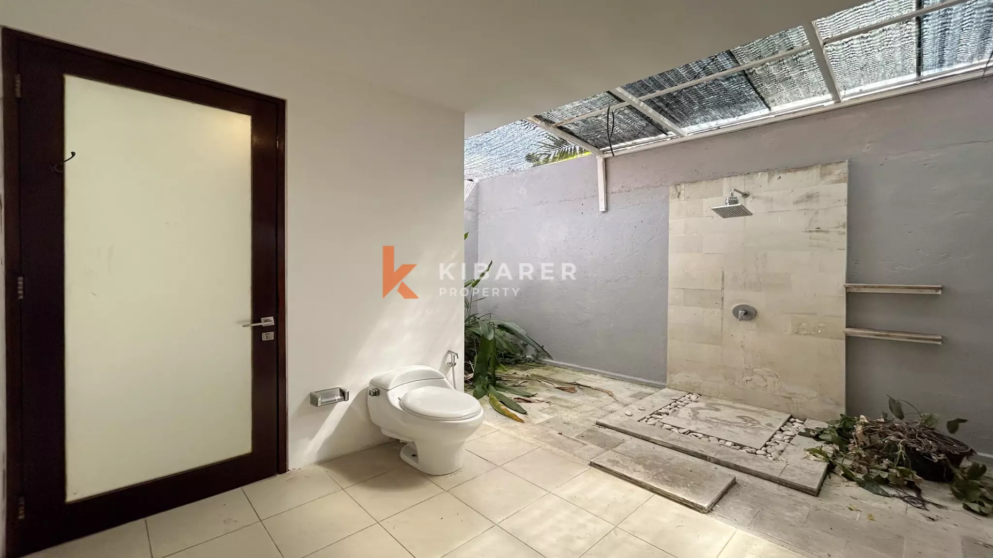 Vila Ruang Terbuka Tiga Kamar Tidur Bergaya Bali dengan Kolam Renang di Umalas