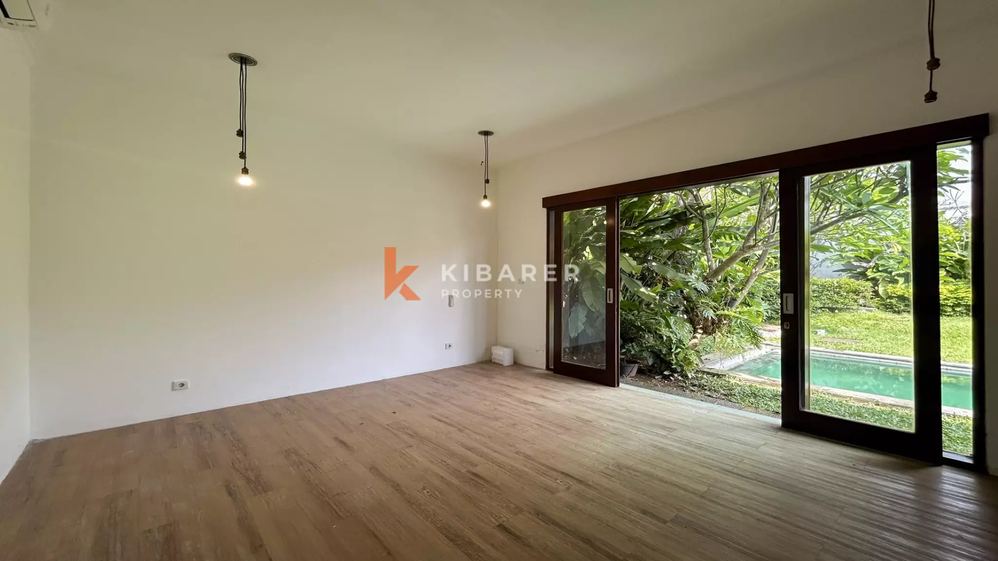 Vila Ruang Terbuka Tiga Kamar Tidur Bergaya Bali dengan Kolam Renang di Umalas