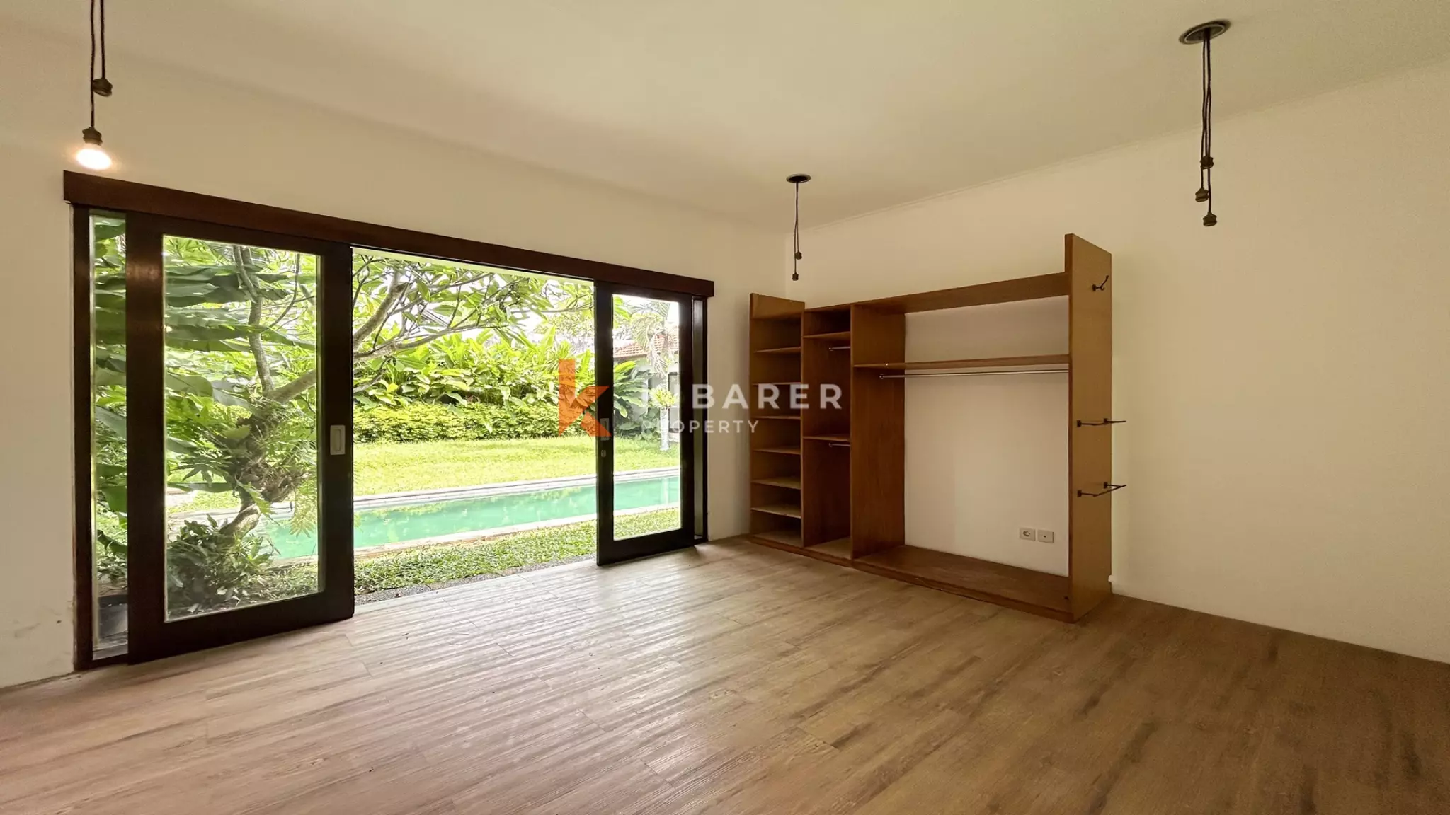 Vila Ruang Terbuka Tiga Kamar Tidur Bergaya Bali dengan Kolam Renang di Umalas