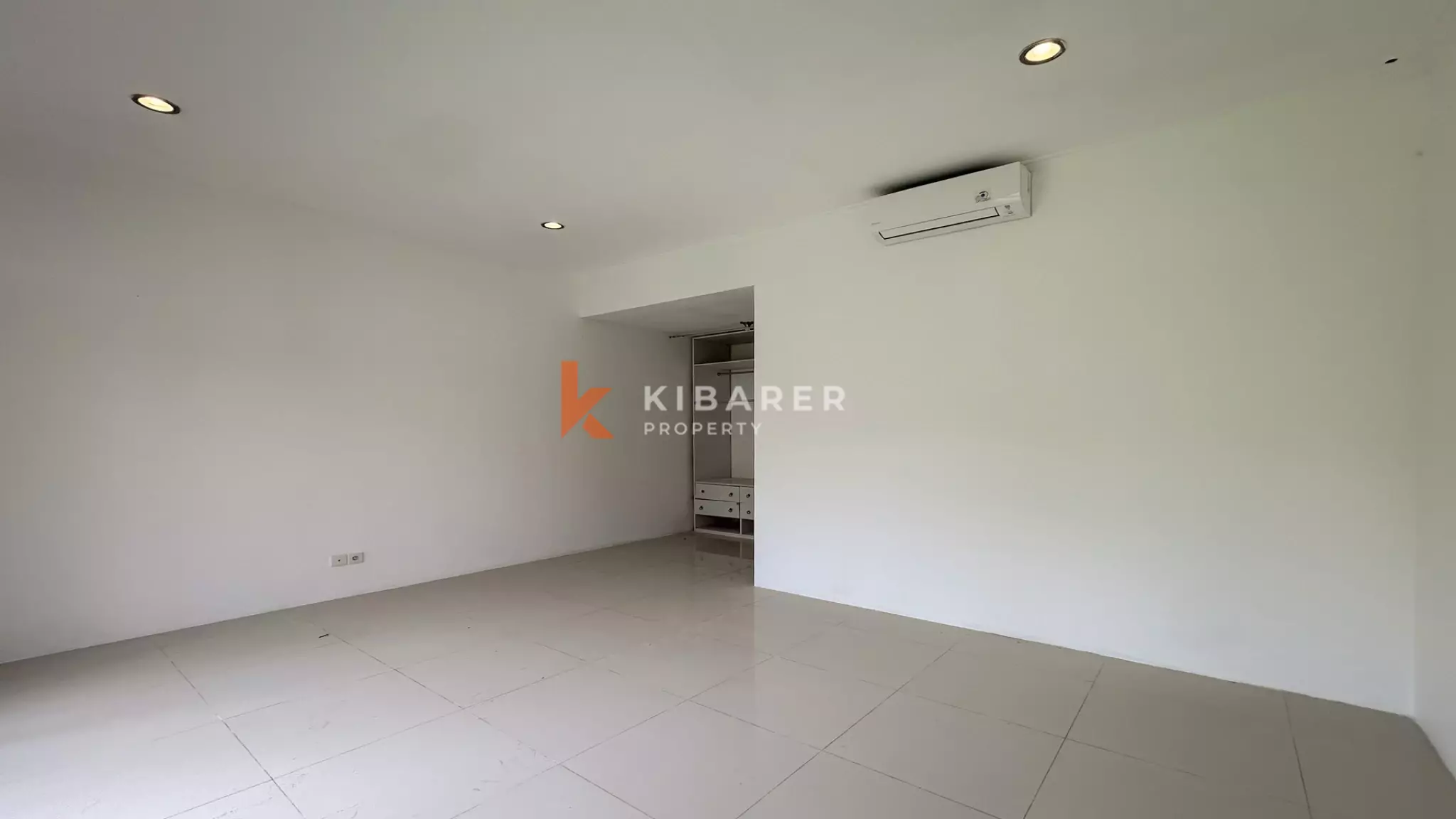 Vila Ruang Terbuka Tiga Kamar Tidur Bergaya Bali dengan Kolam Renang di Umalas