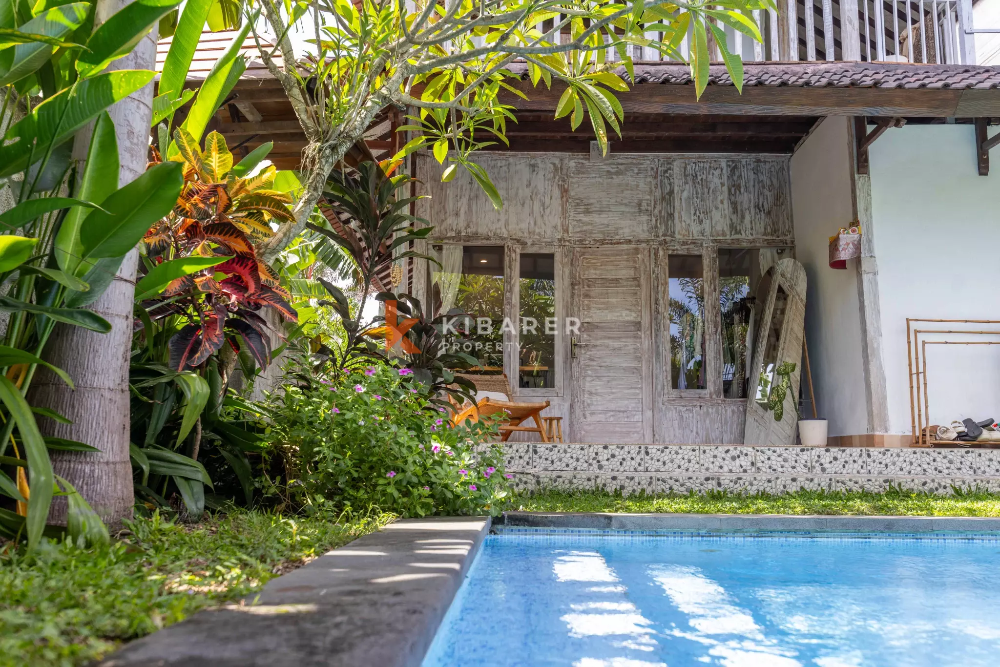 Authentique villa balinaise de deux chambres avec piscine et espace de vie ouvert à Seseh