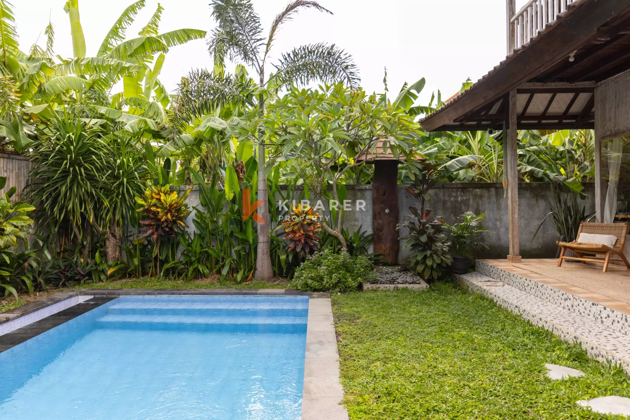 Authentique villa balinaise de deux chambres avec piscine et espace de vie ouvert à Seseh