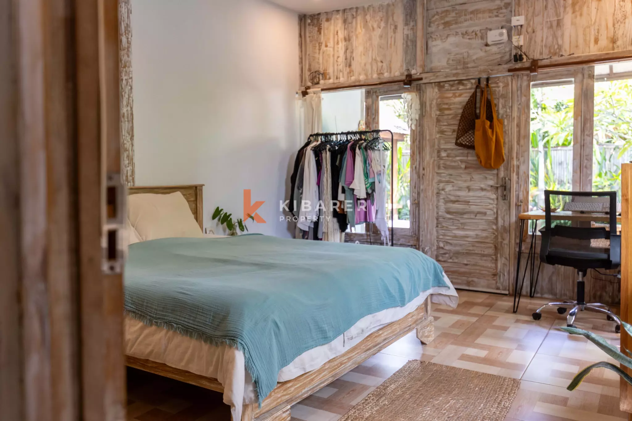 Authentique villa balinaise de deux chambres avec piscine et espace de vie ouvert à Seseh