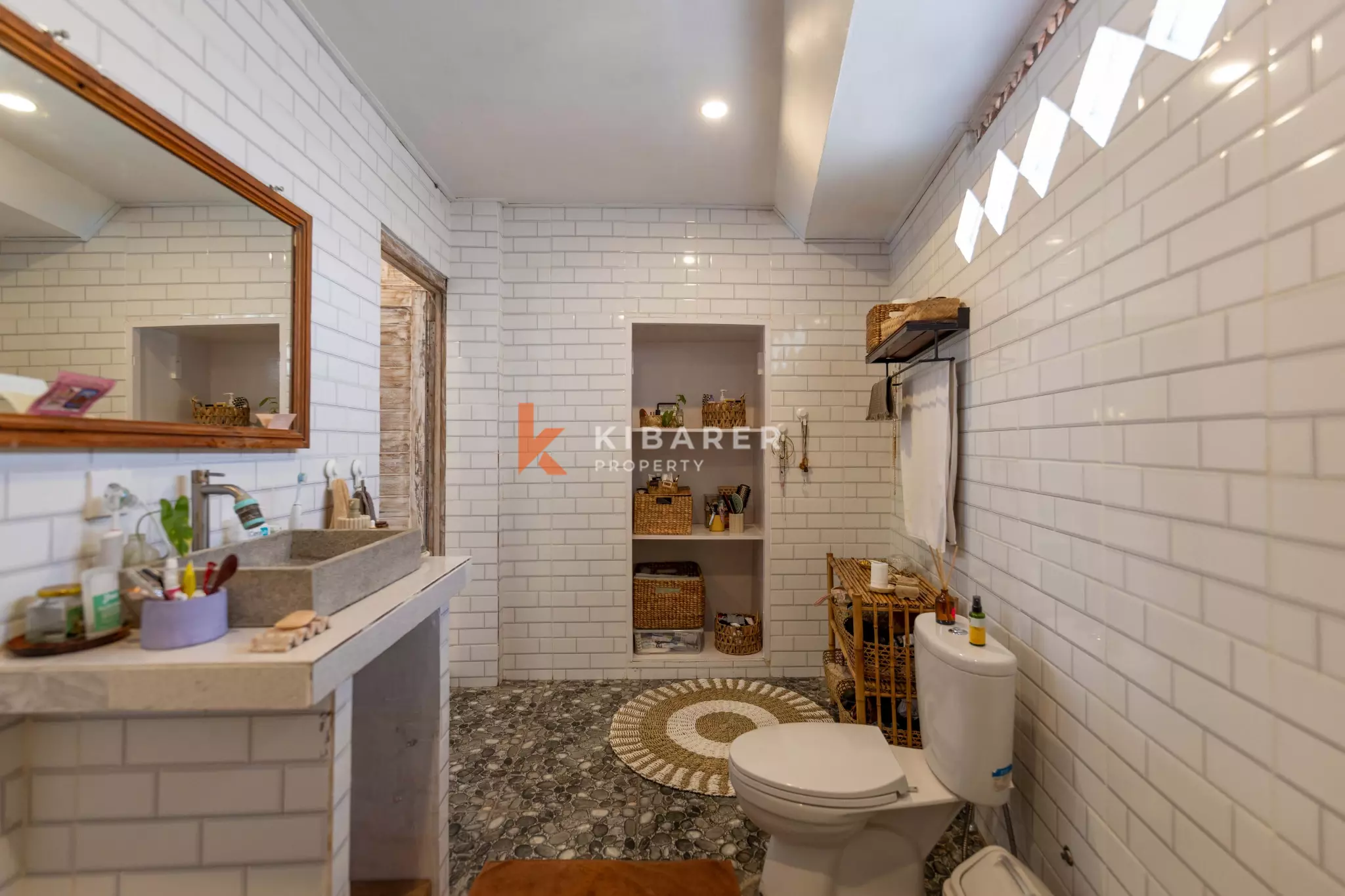 Authentique villa balinaise de deux chambres avec piscine et espace de vie ouvert à Seseh