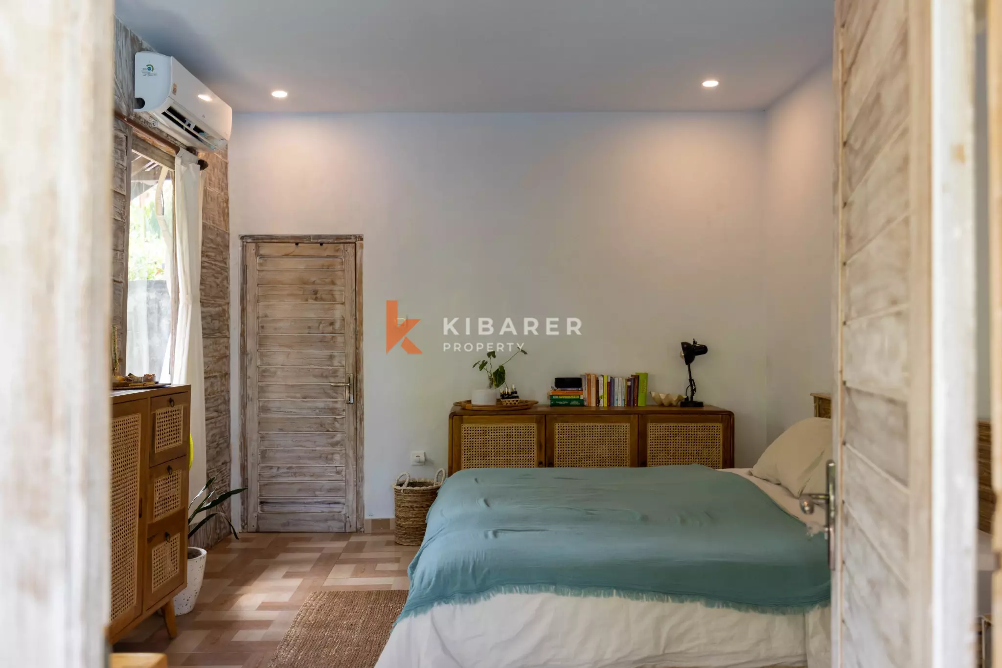 Authentique villa balinaise de deux chambres avec piscine et espace de vie ouvert à Seseh