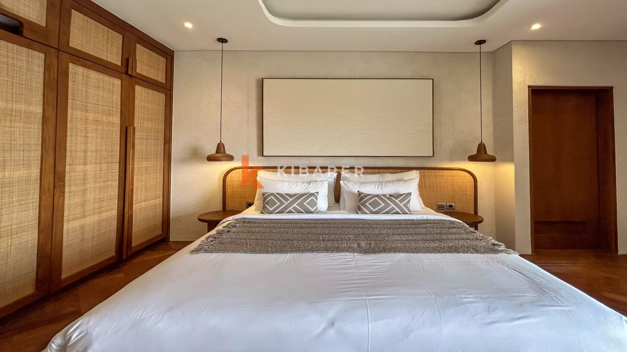 Vila Mewah Tiga Kamar Tidur Tertutup yang Elegan di Canggu