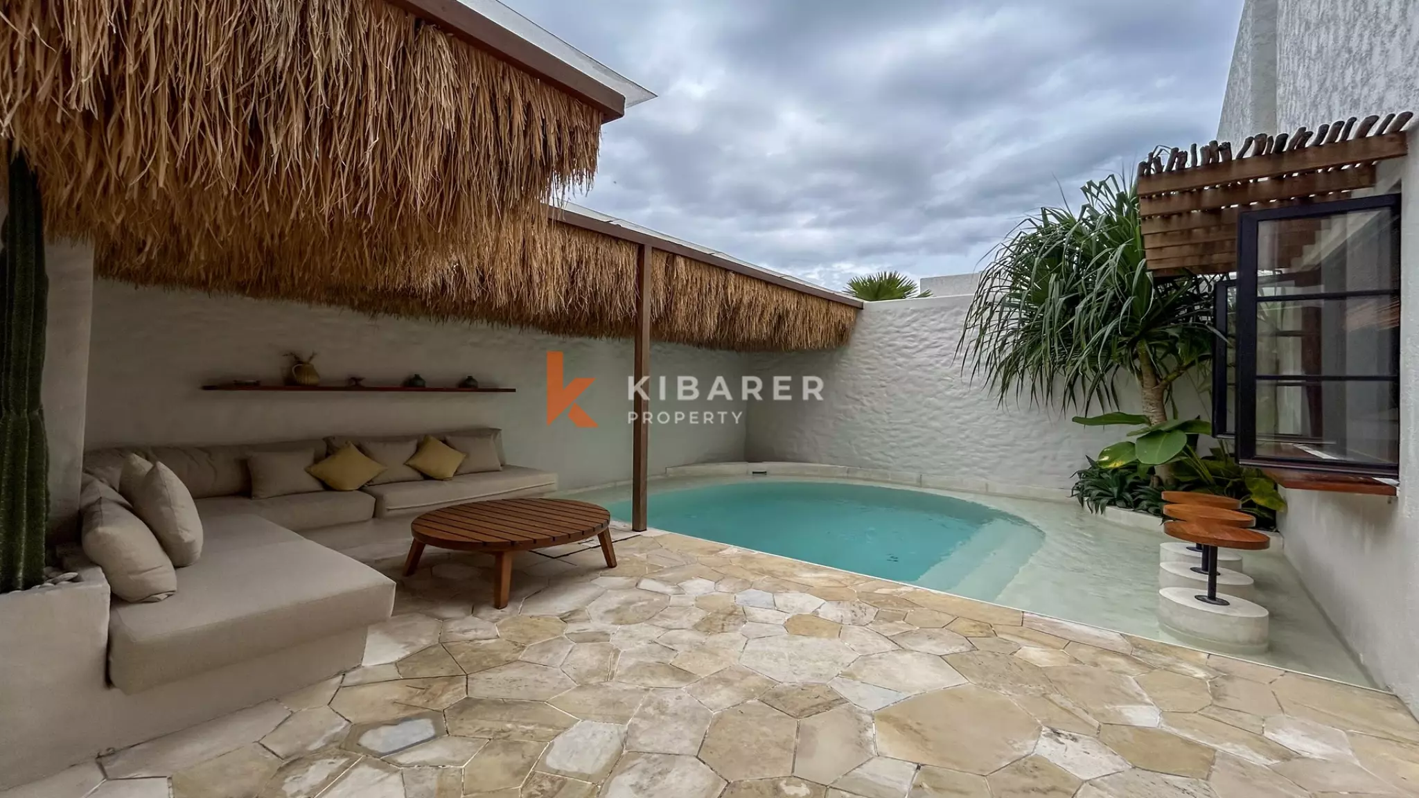 Vila Mewah Tiga Kamar Tidur Tertutup yang Elegan di Canggu