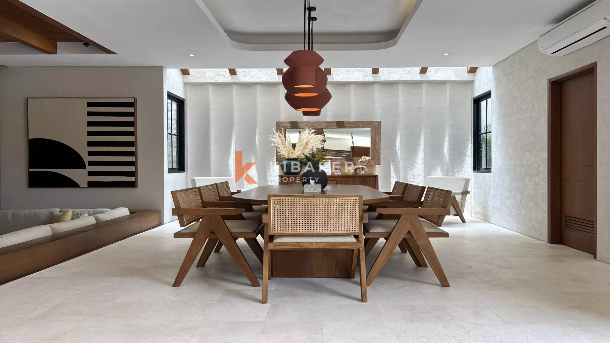 Vila Mewah Tiga Kamar Tidur Tertutup yang Elegan di Canggu