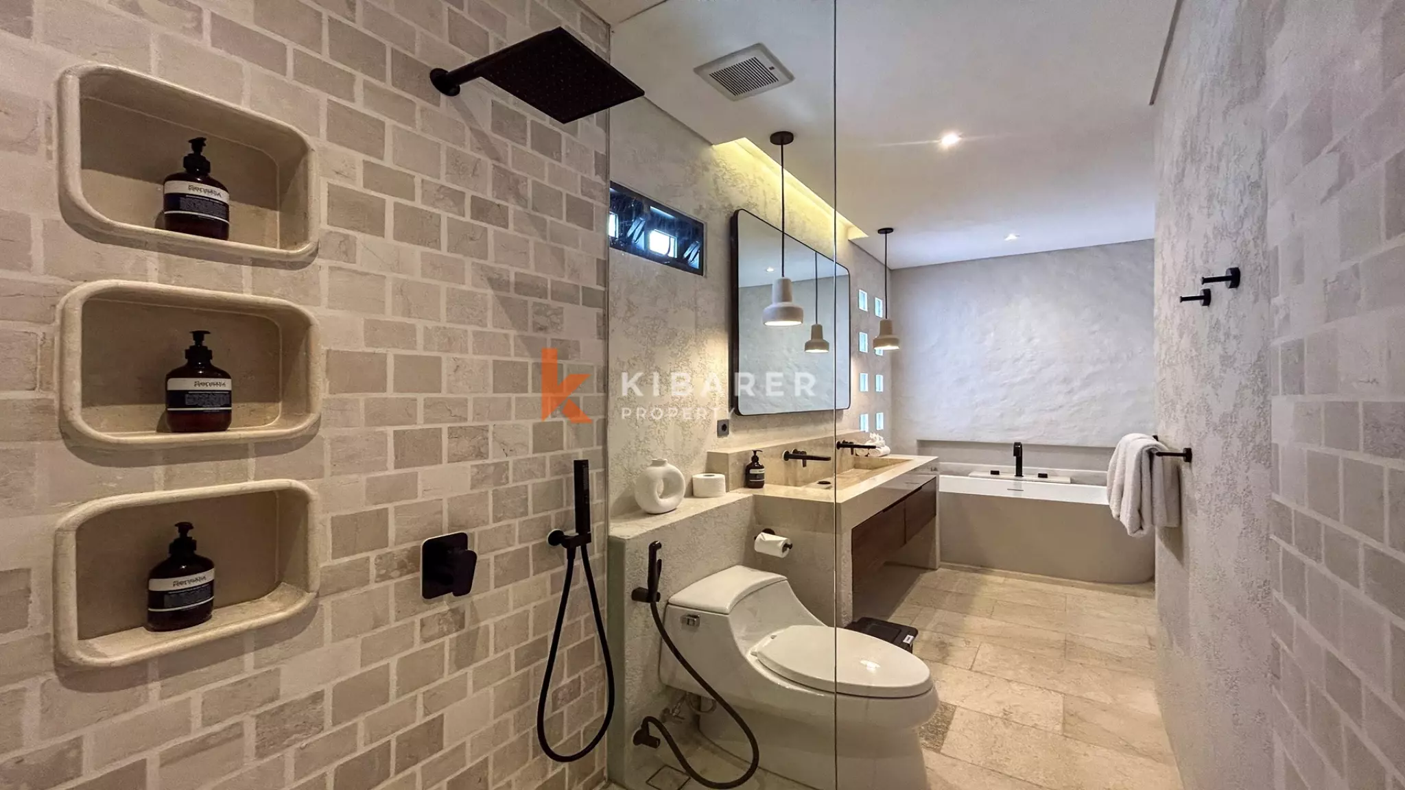 Vila Mewah Tiga Kamar Tidur Tertutup yang Elegan di Canggu