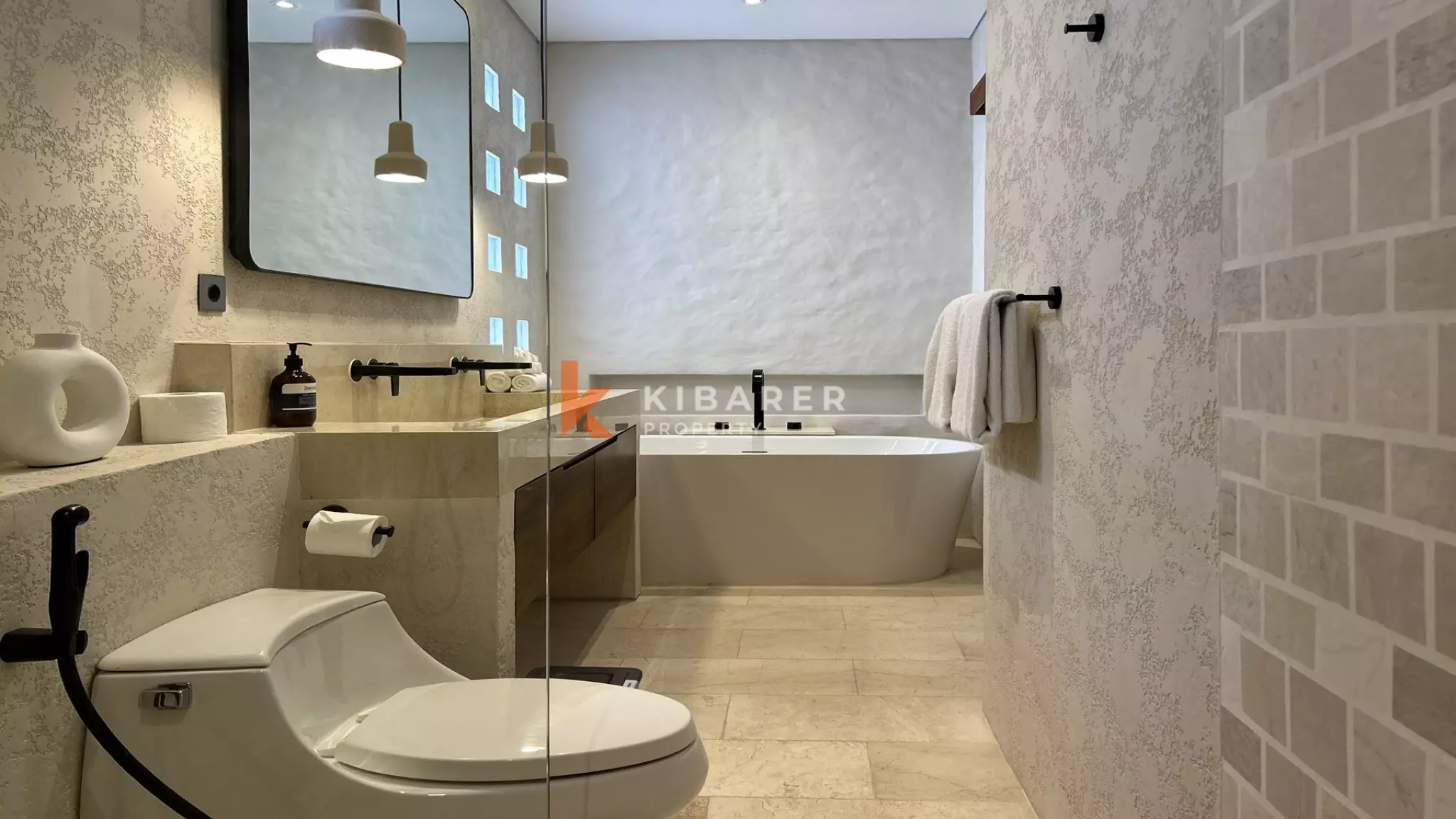 Vila Mewah Tiga Kamar Tidur Tertutup yang Elegan di Canggu