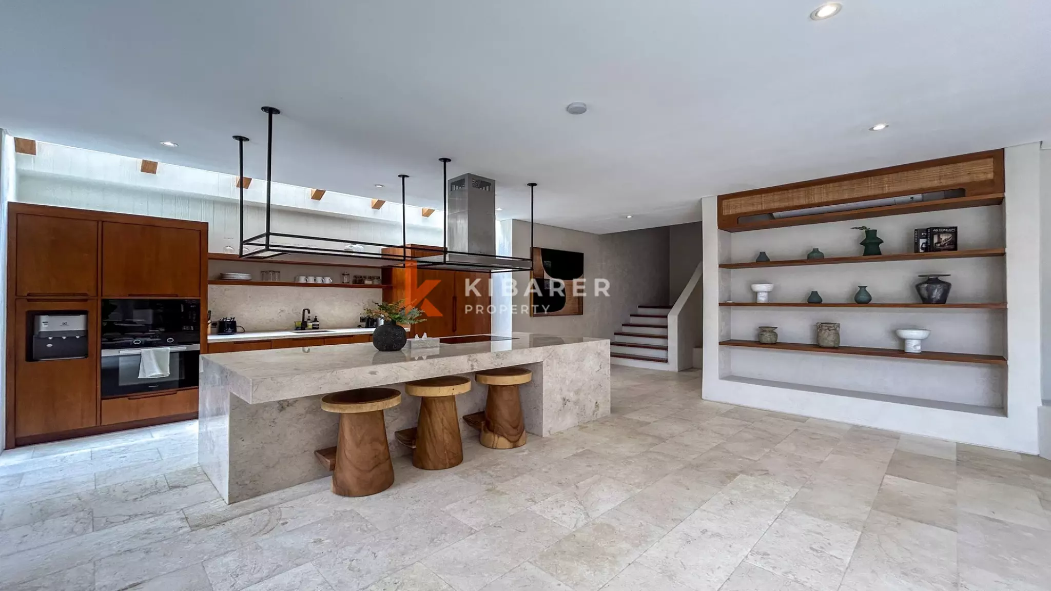 Vila Mewah Tiga Kamar Tidur Tertutup yang Elegan di Canggu