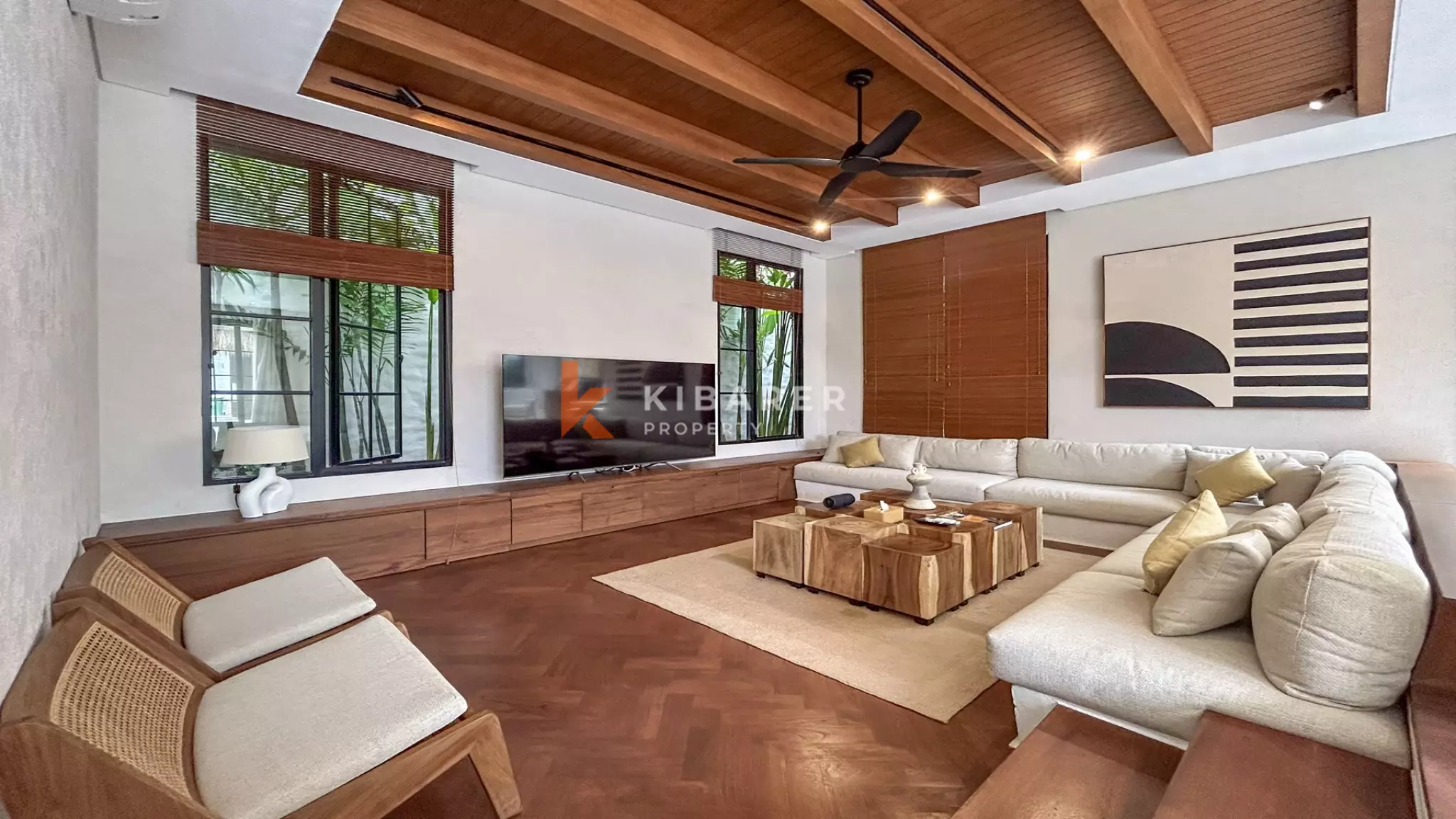 Vila Mewah Tiga Kamar Tidur Tertutup yang Elegan di Canggu