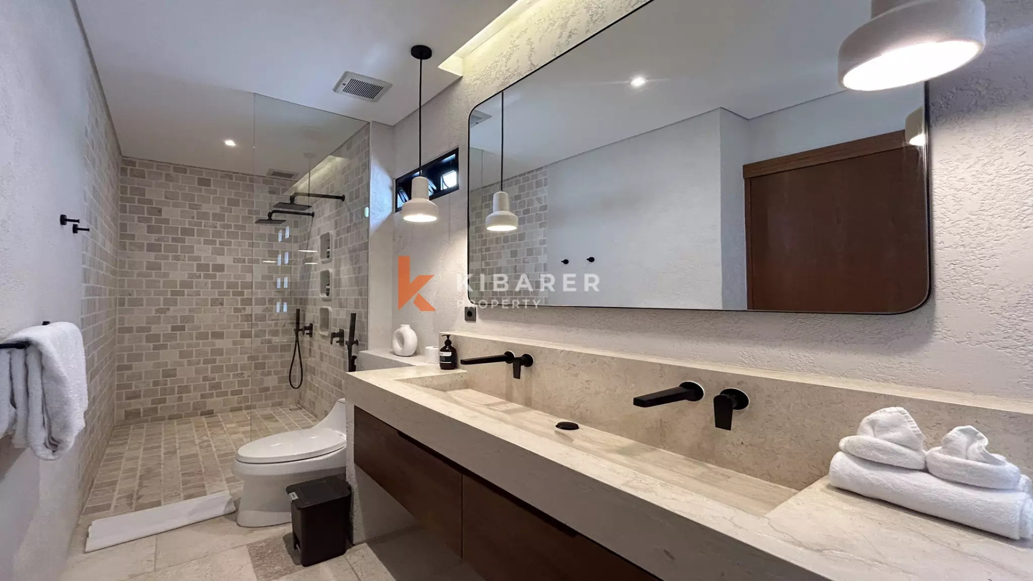 Vila Mewah Tiga Kamar Tidur Tertutup yang Elegan di Canggu