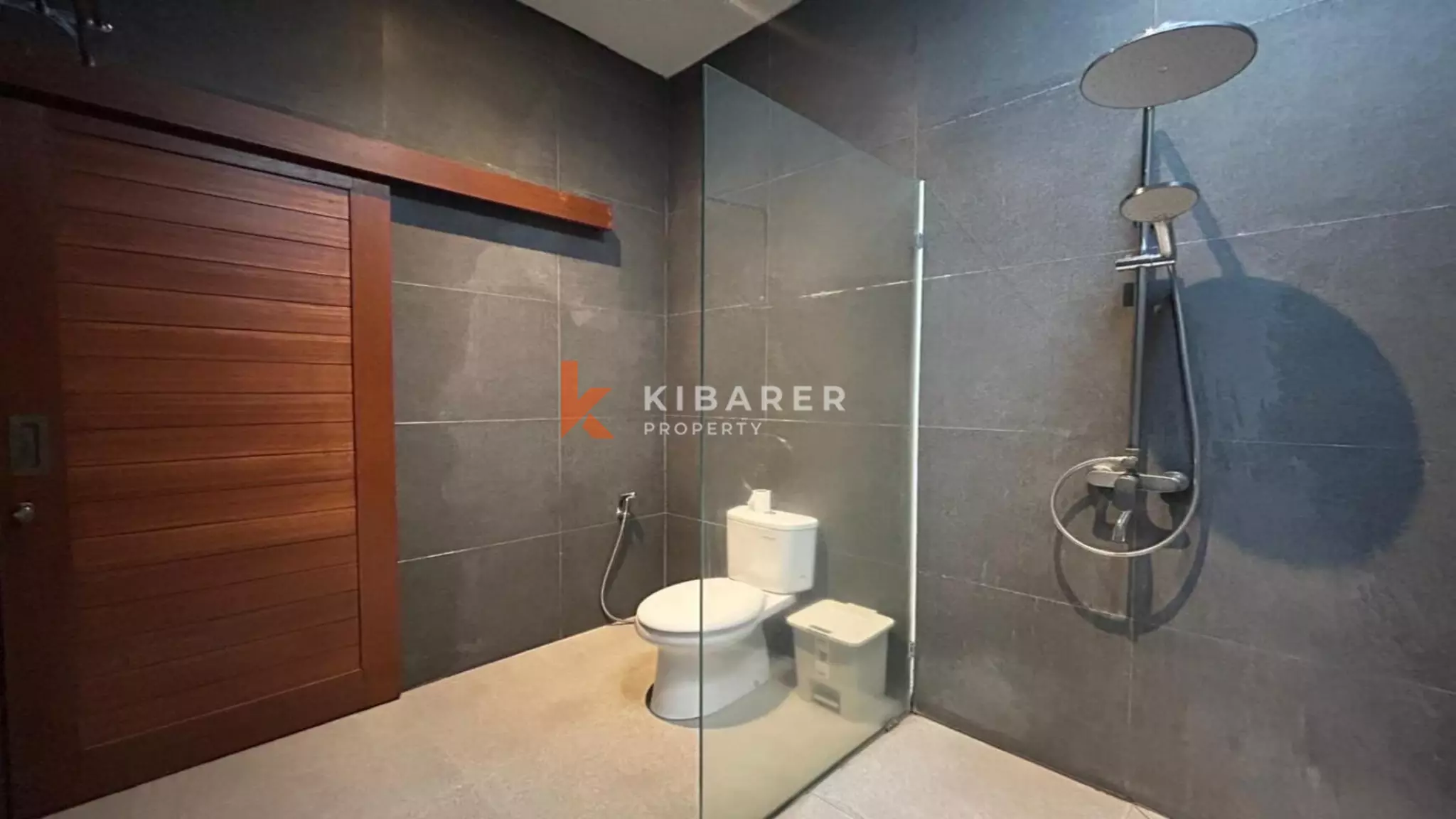 Vila Satu Kamar Tidur Tertutup Bergaya Mezzanine yang Menawan di Dekat Pantai Seseh