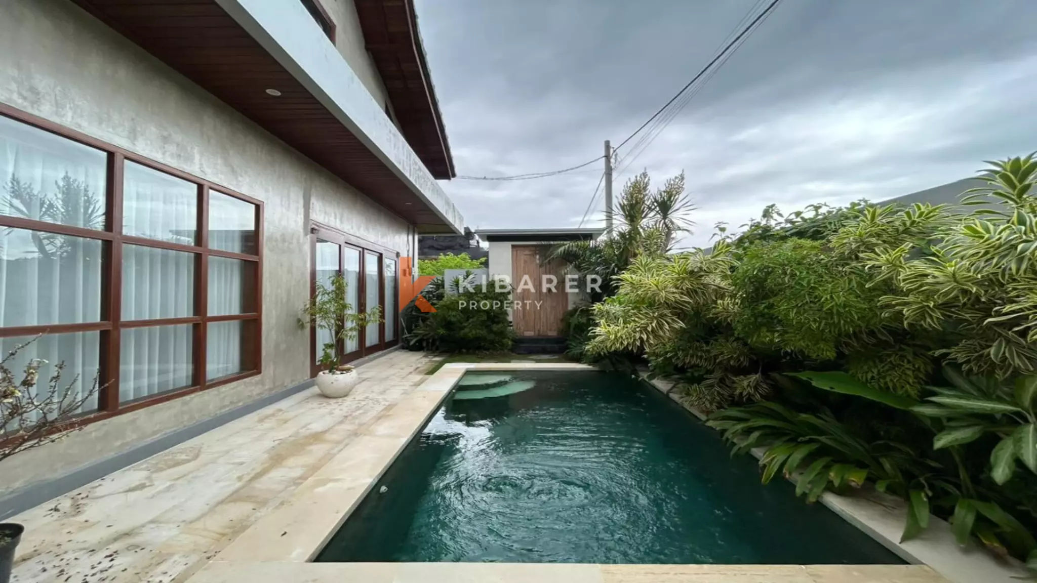 Vila Satu Kamar Tidur Tertutup Bergaya Mezzanine yang Menawan di Dekat Pantai Seseh