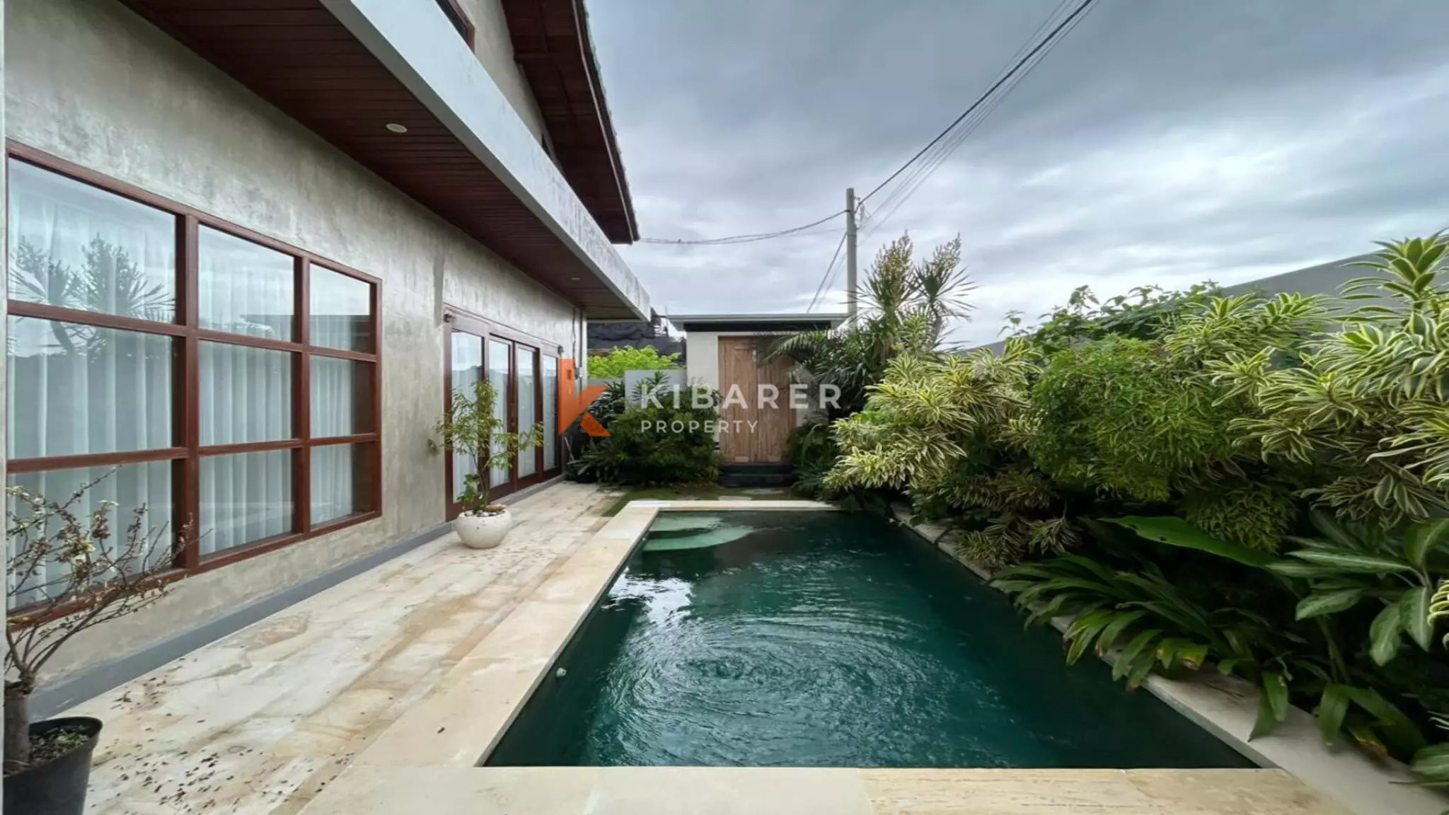 Vila Satu Kamar Tidur Tertutup Bergaya Mezzanine yang Menawan di Dekat Pantai Seseh