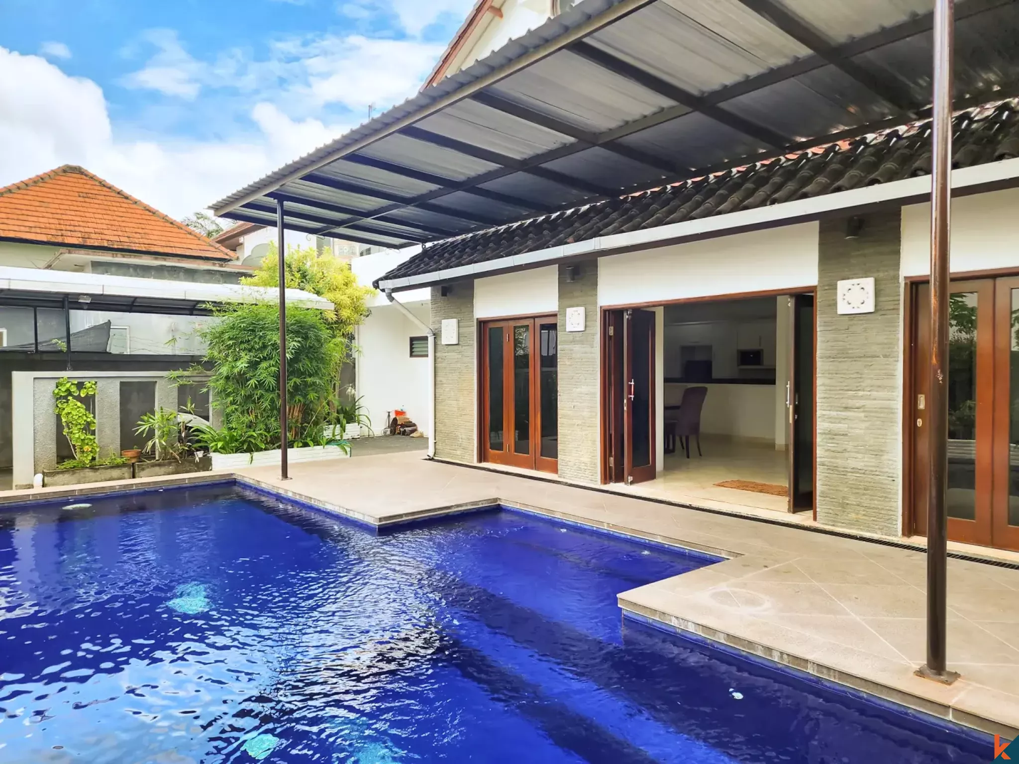 Properti tradisional yang menawan dengan enam kamar tidur di kawasan perumahan yang aman di Jimbaran