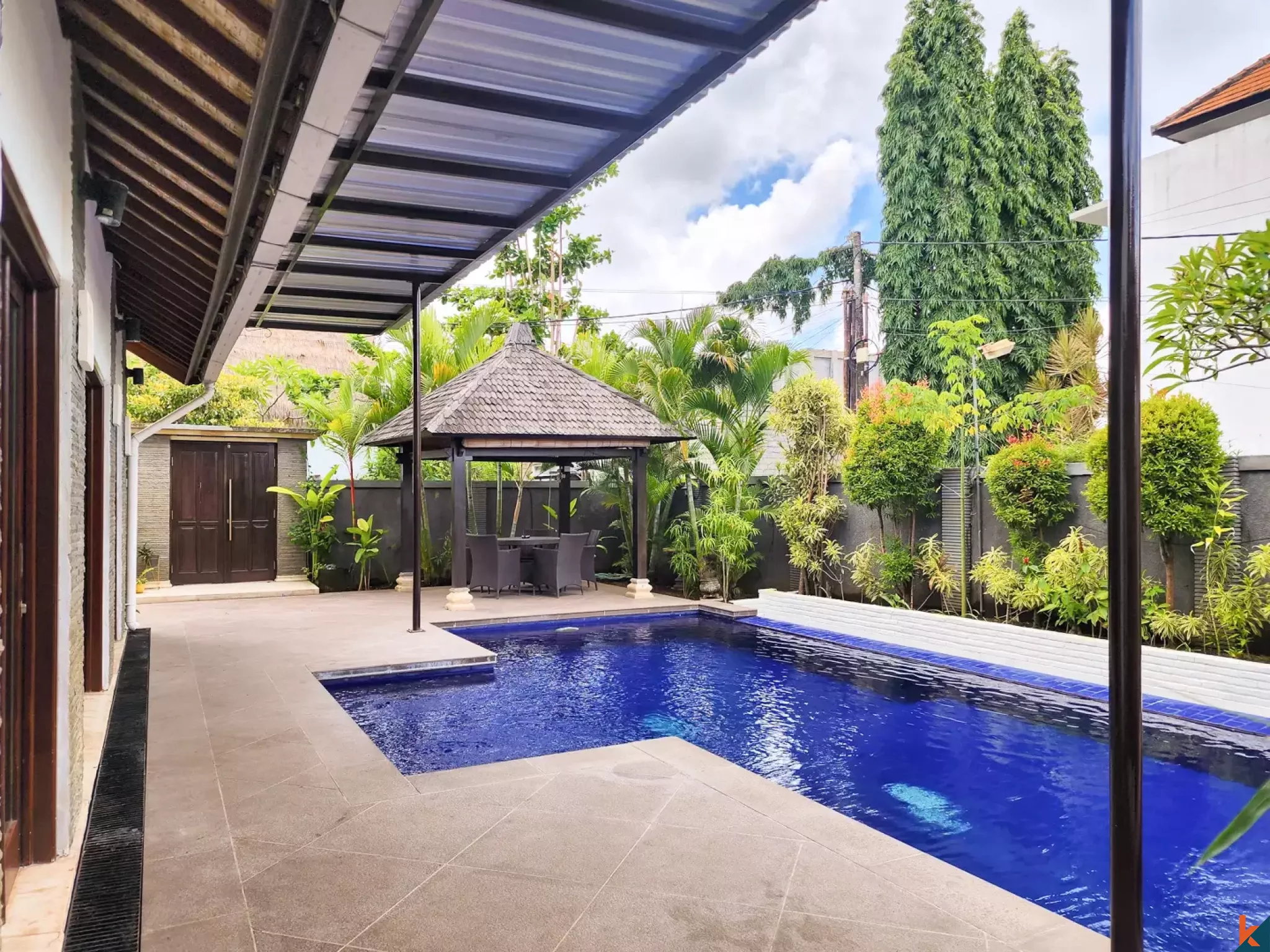 Properti tradisional yang menawan dengan enam kamar tidur di kawasan perumahan yang aman di Jimbaran