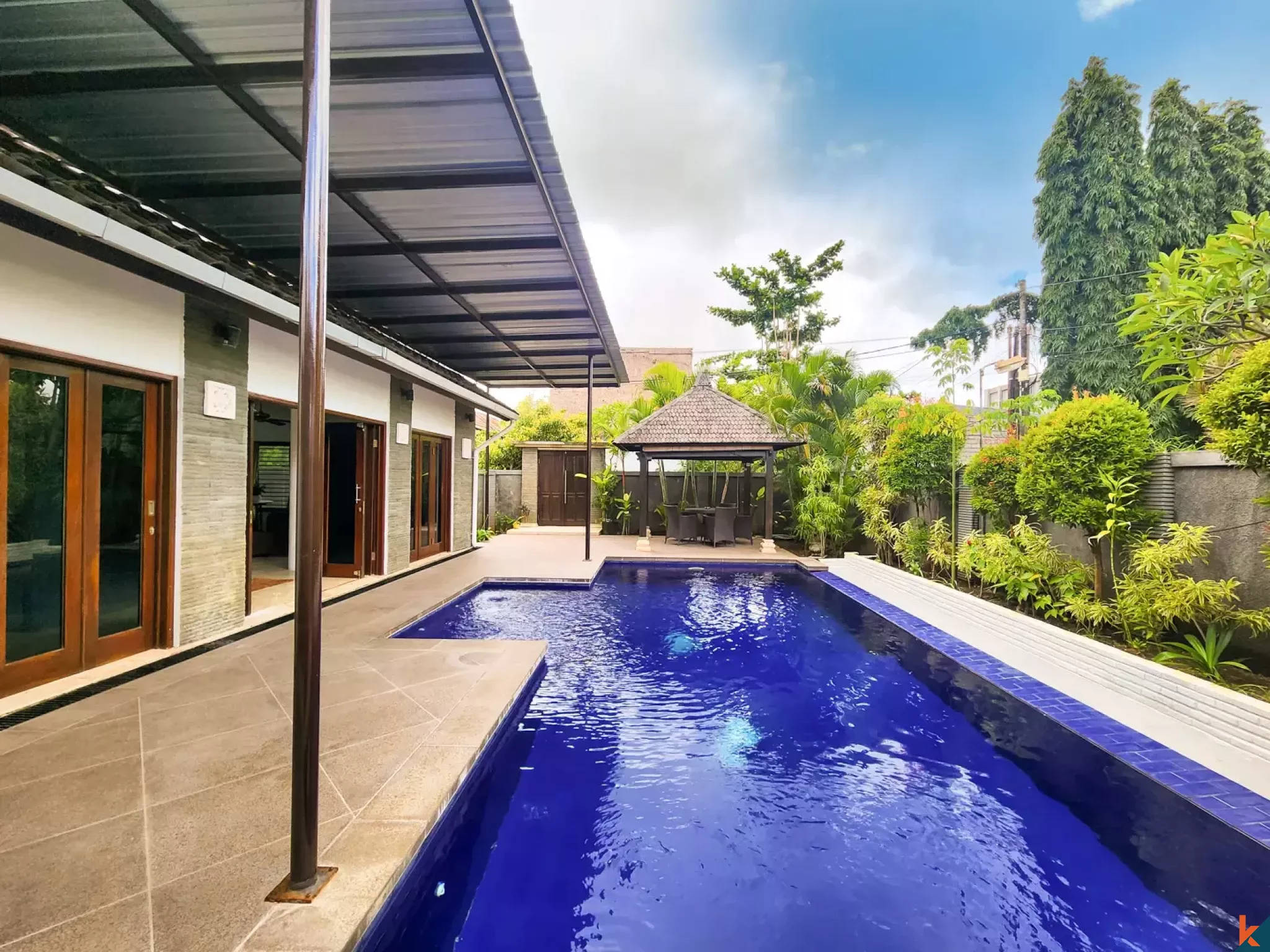 Properti tradisional yang menawan dengan enam kamar tidur di kawasan perumahan yang aman di Jimbaran