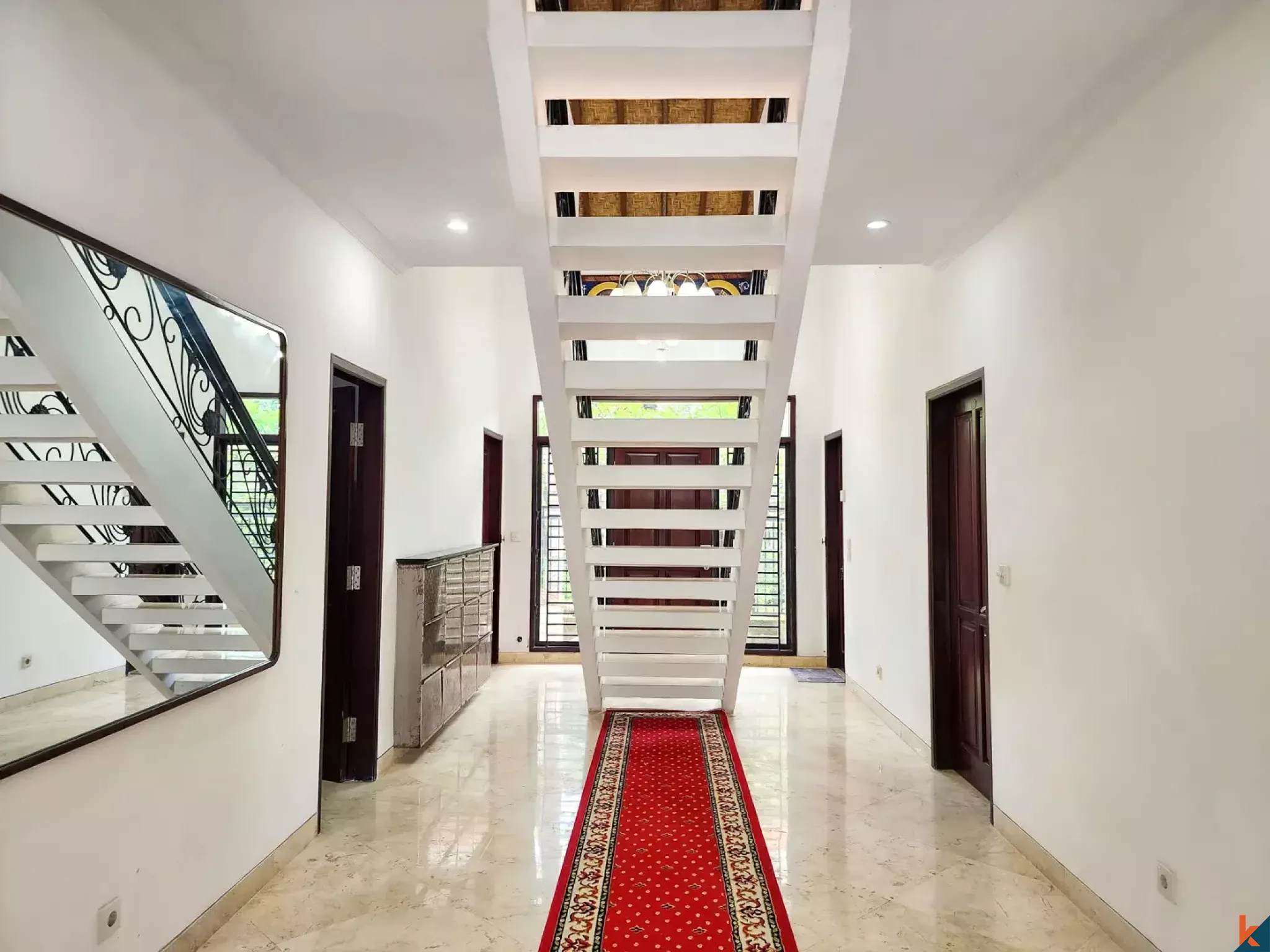 Properti tradisional yang menawan dengan enam kamar tidur di kawasan perumahan yang aman di Jimbaran