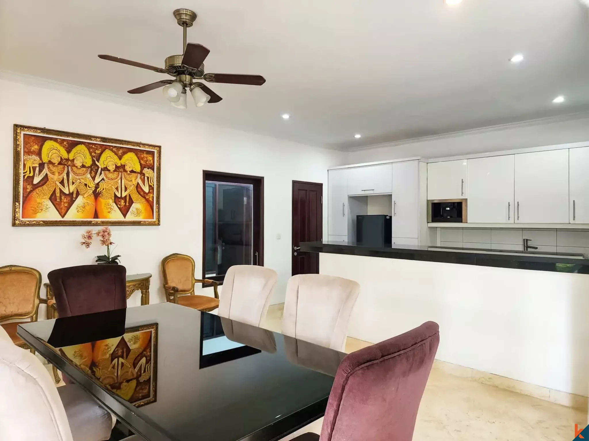 Properti tradisional yang menawan dengan enam kamar tidur di kawasan perumahan yang aman di Jimbaran