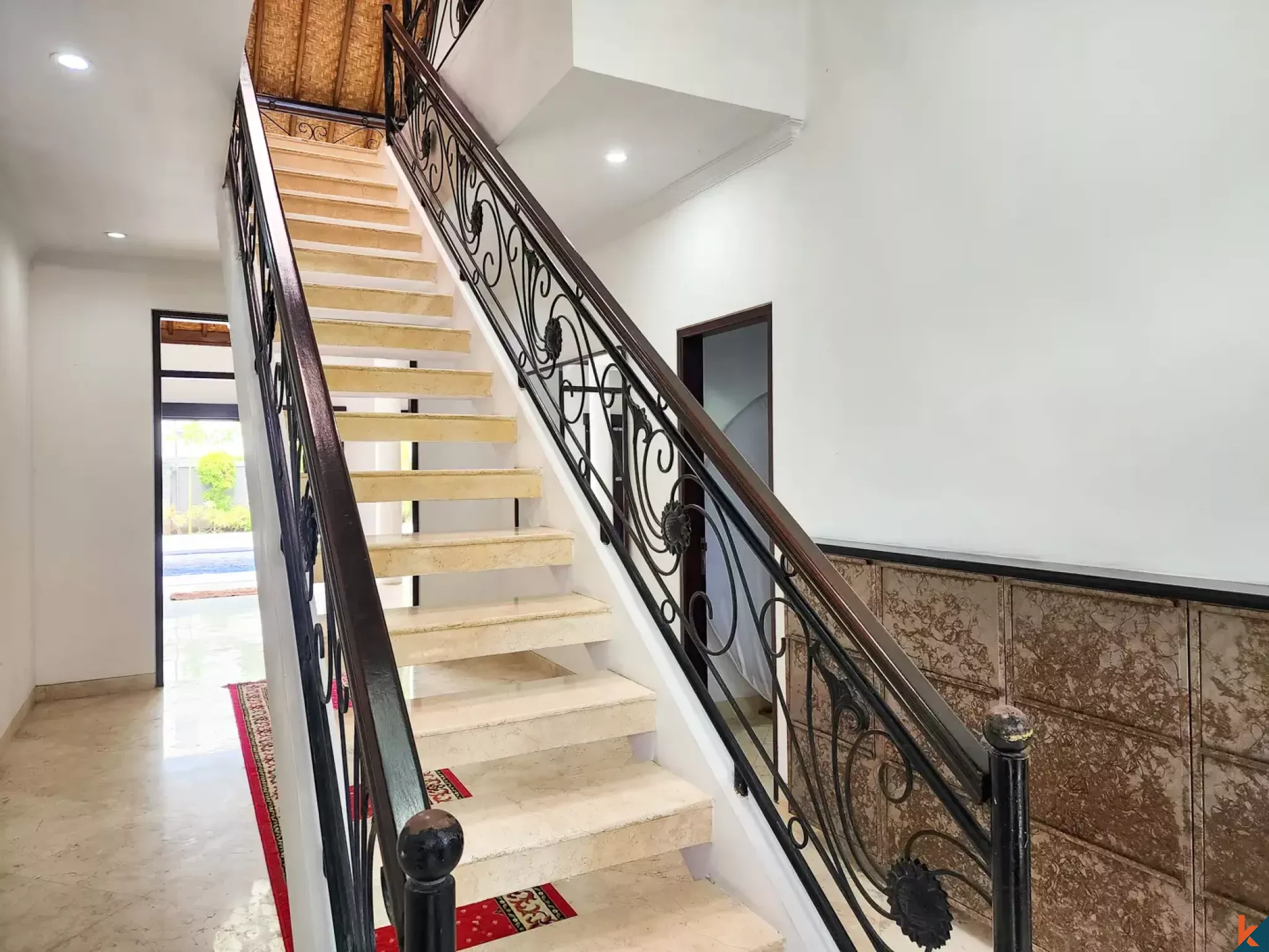 Properti tradisional yang menawan dengan enam kamar tidur di kawasan perumahan yang aman di Jimbaran