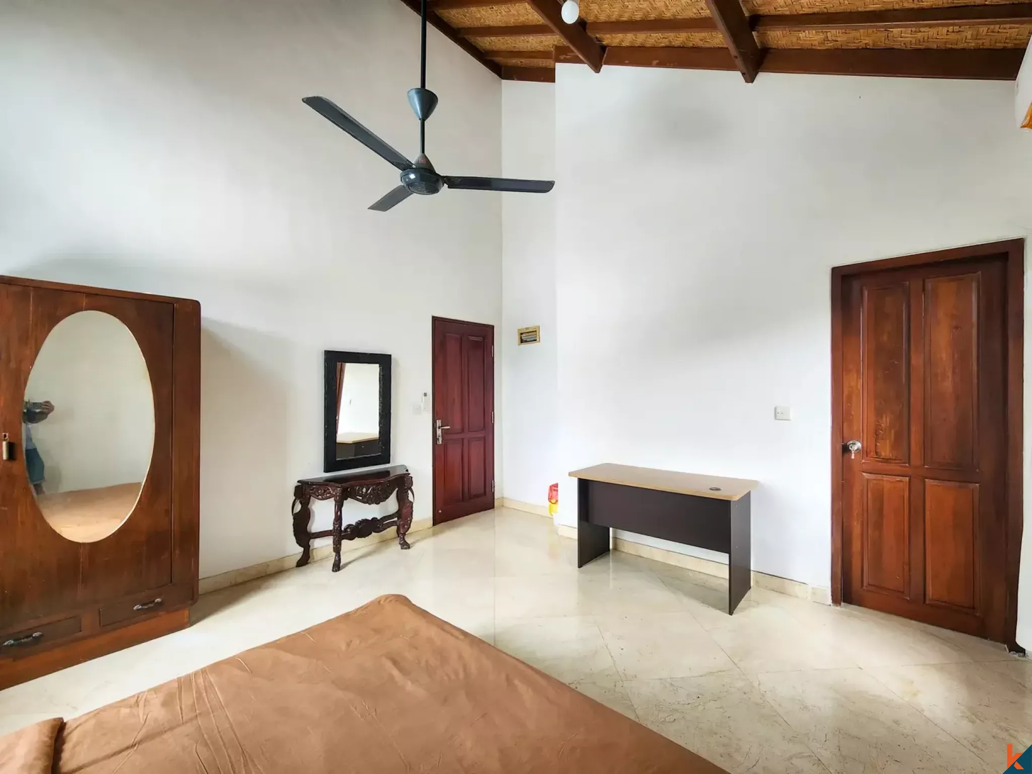 Properti tradisional yang menawan dengan enam kamar tidur di kawasan perumahan yang aman di Jimbaran