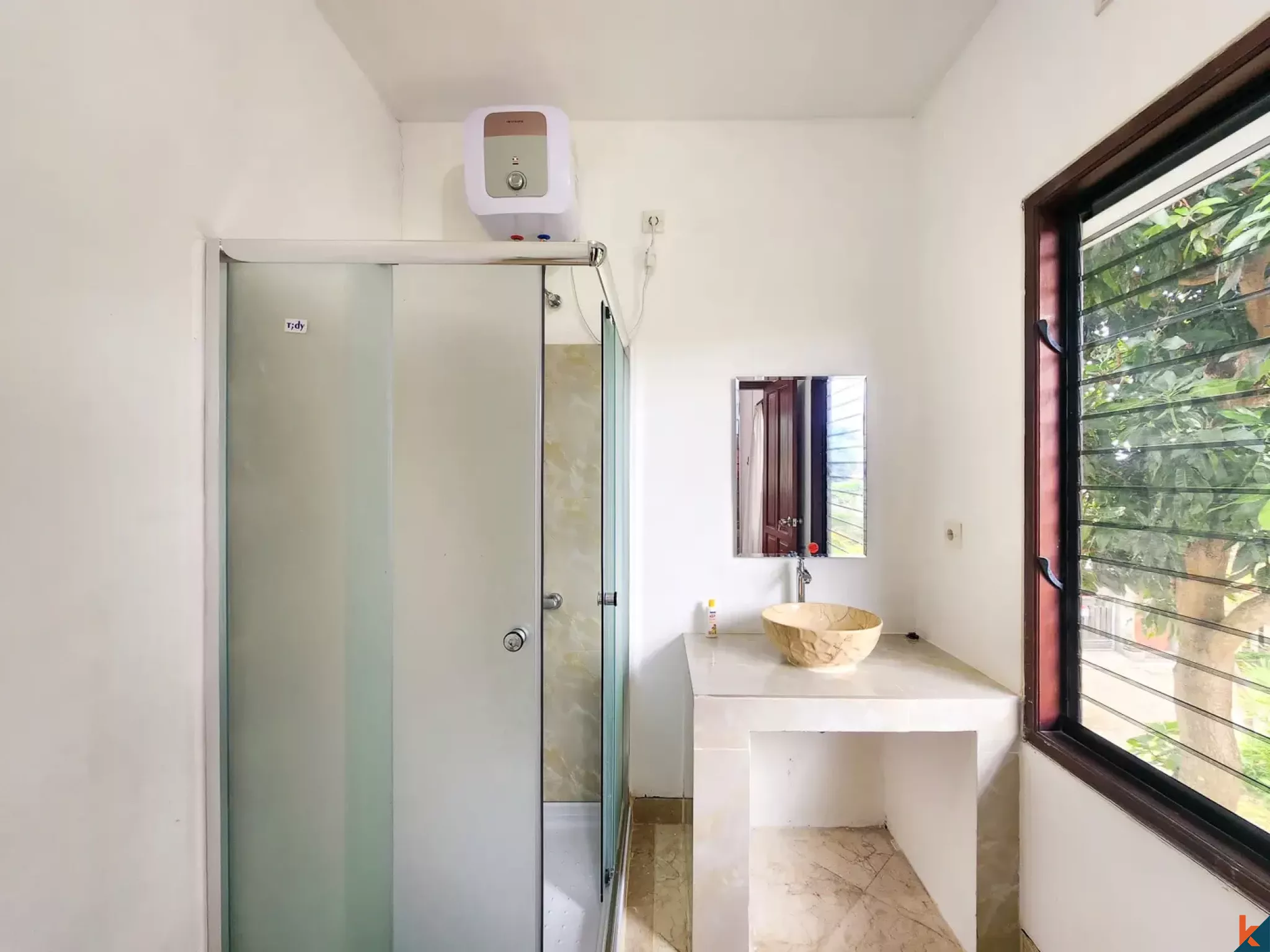 Properti tradisional yang menawan dengan enam kamar tidur di kawasan perumahan yang aman di Jimbaran