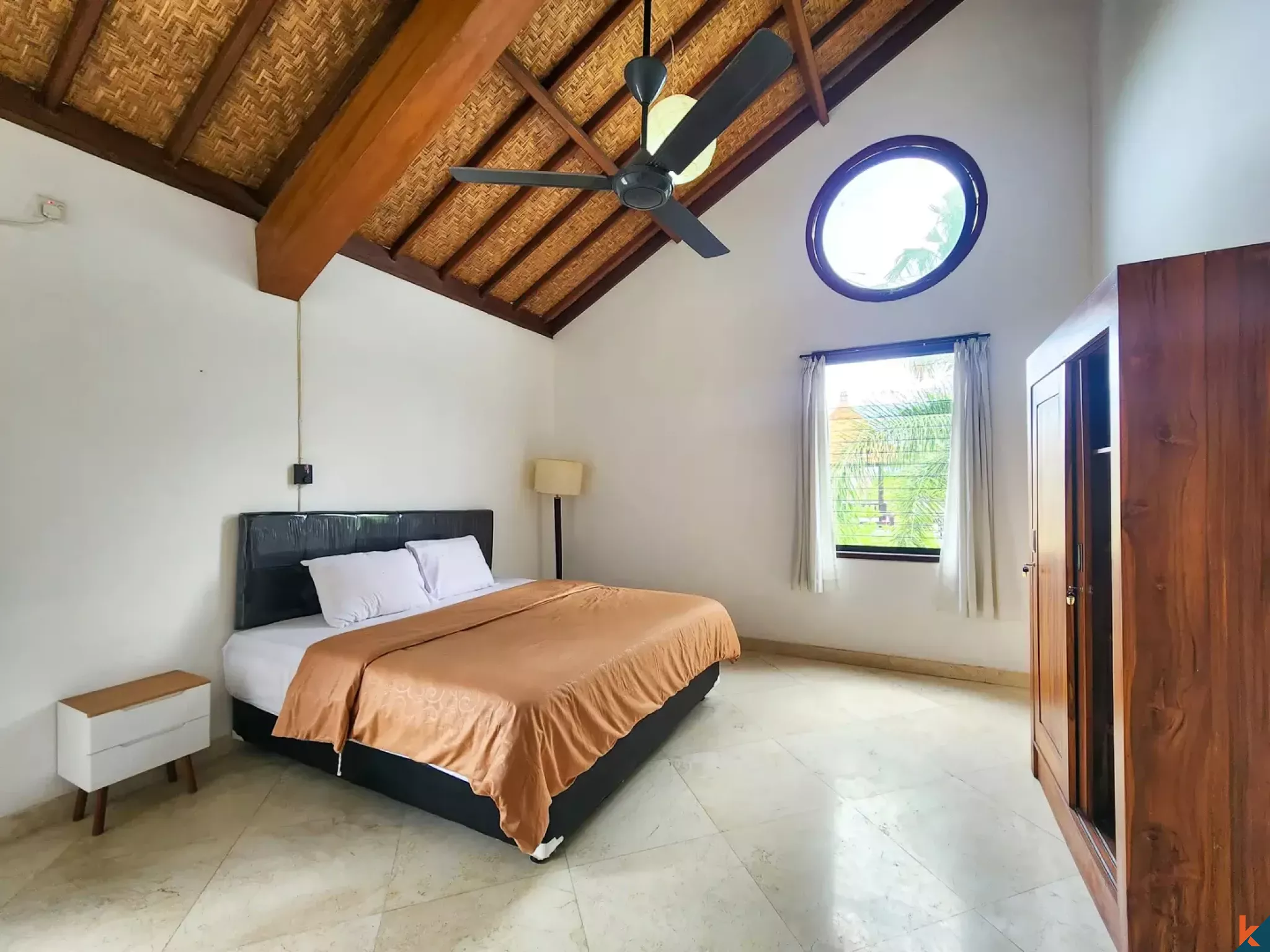 Properti tradisional yang menawan dengan enam kamar tidur di kawasan perumahan yang aman di Jimbaran