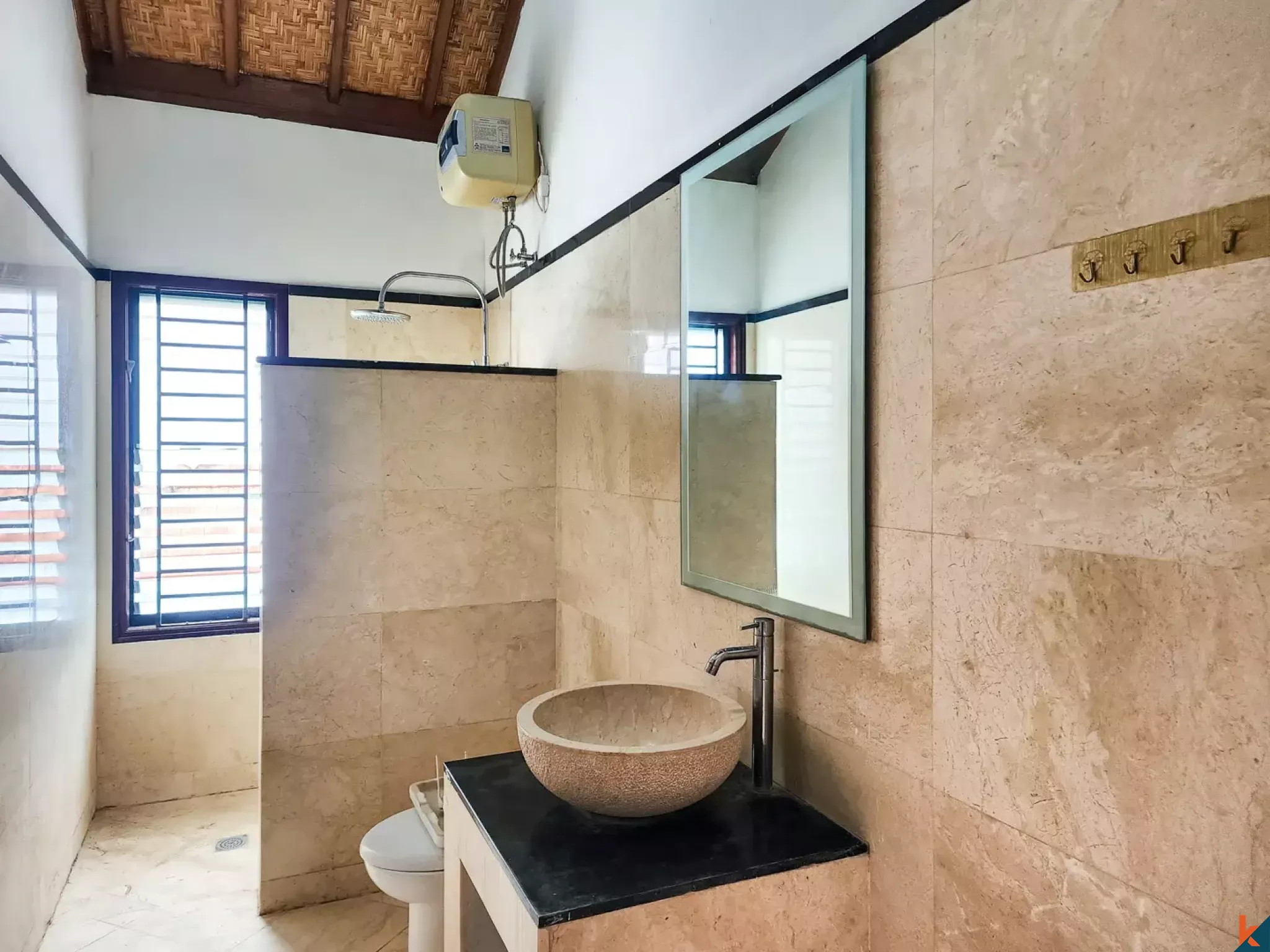 Properti tradisional yang menawan dengan enam kamar tidur di kawasan perumahan yang aman di Jimbaran