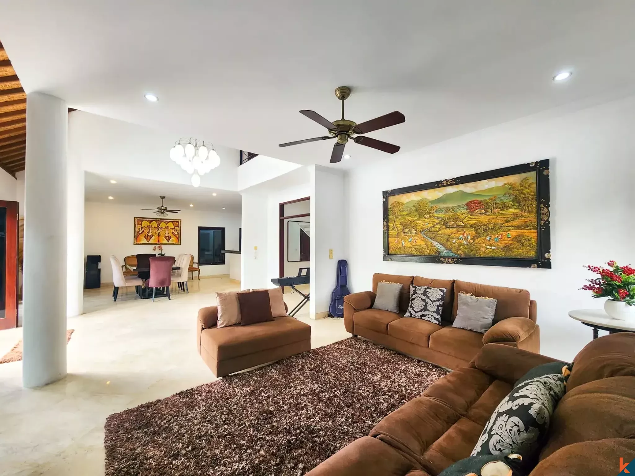 Properti tradisional yang menawan dengan enam kamar tidur di kawasan perumahan yang aman di Jimbaran