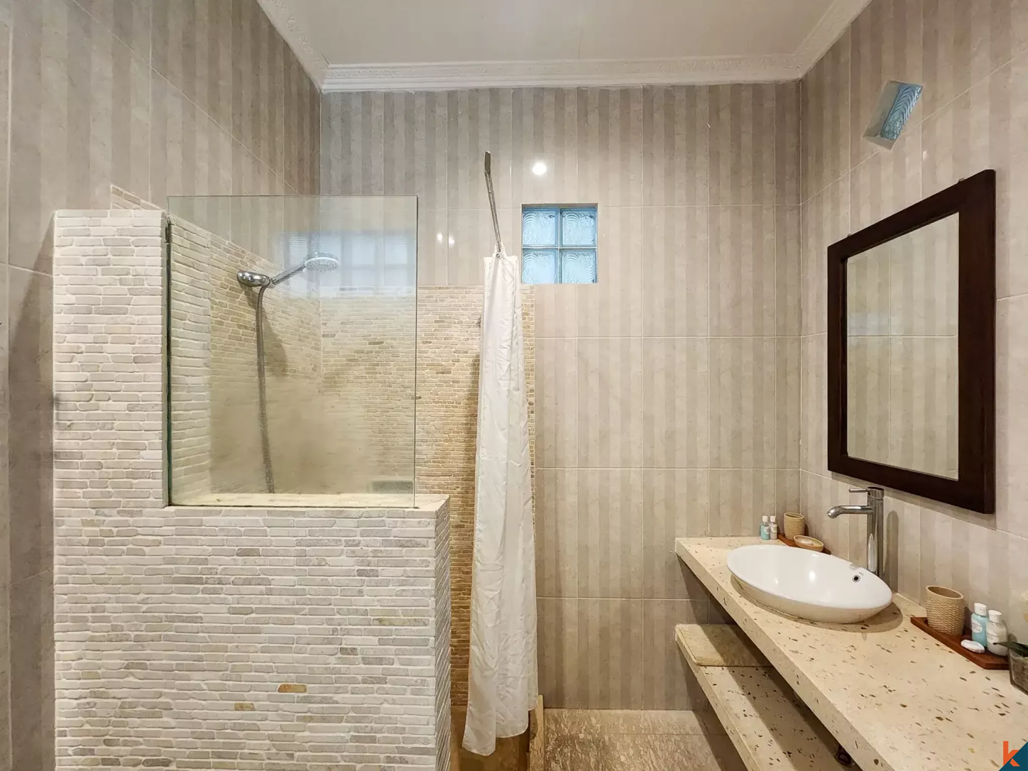 Properti freehold dengan tiga kamar tidur di Seminyak Pusat