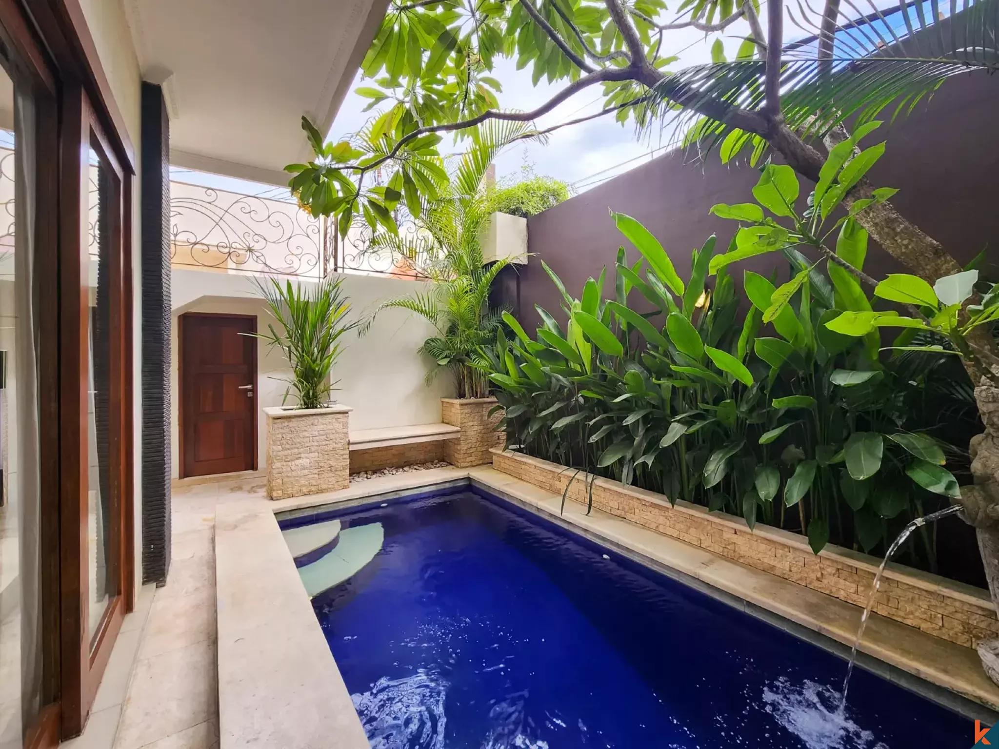 Properti freehold dengan tiga kamar tidur di Seminyak Pusat