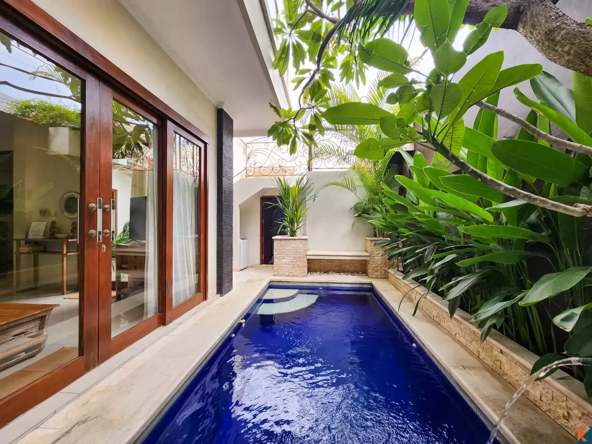 Properti freehold dengan tiga kamar tidur di Seminyak Pusat