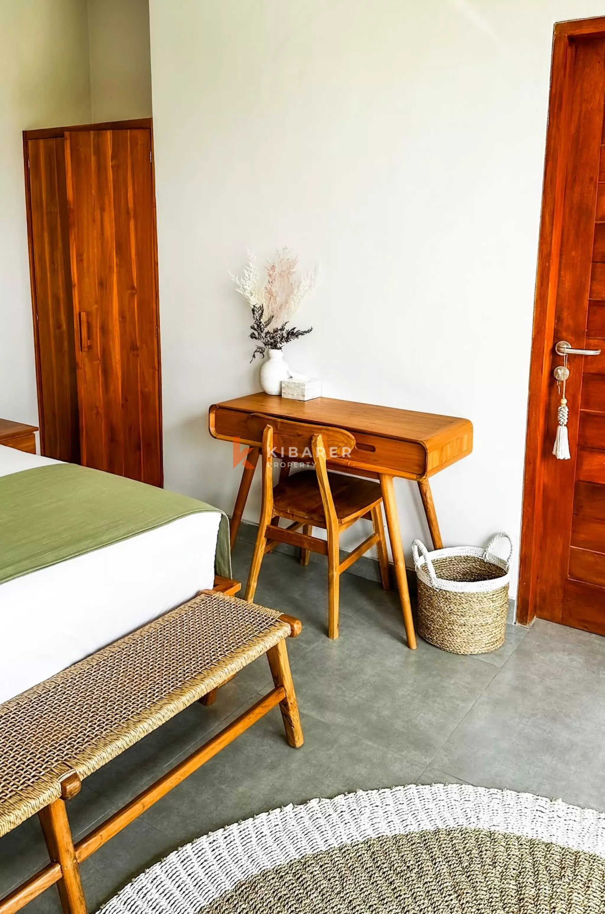 Charming Three-Bedroom Villa in Beachside Seseh