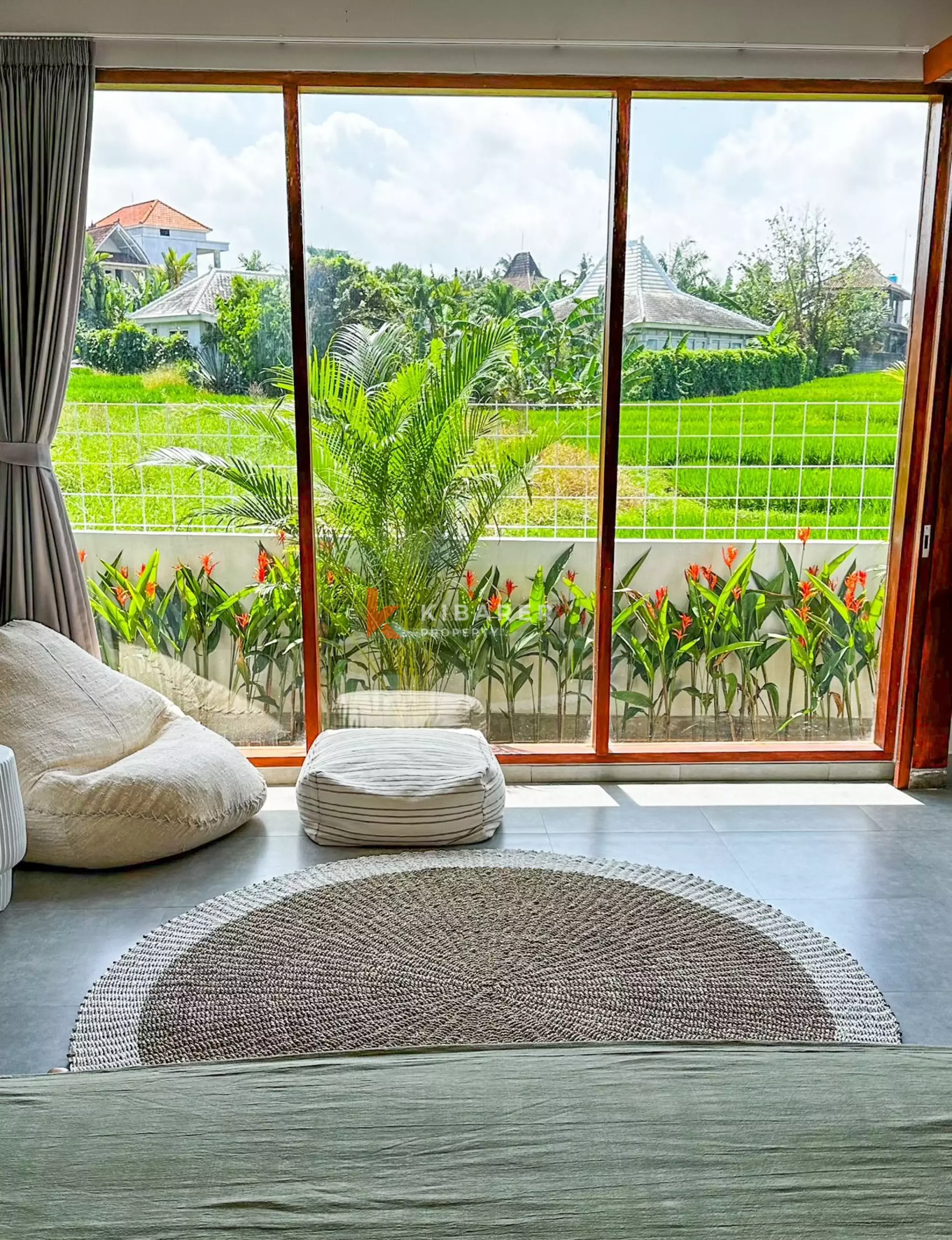 Charming Three-Bedroom Villa in Beachside Seseh