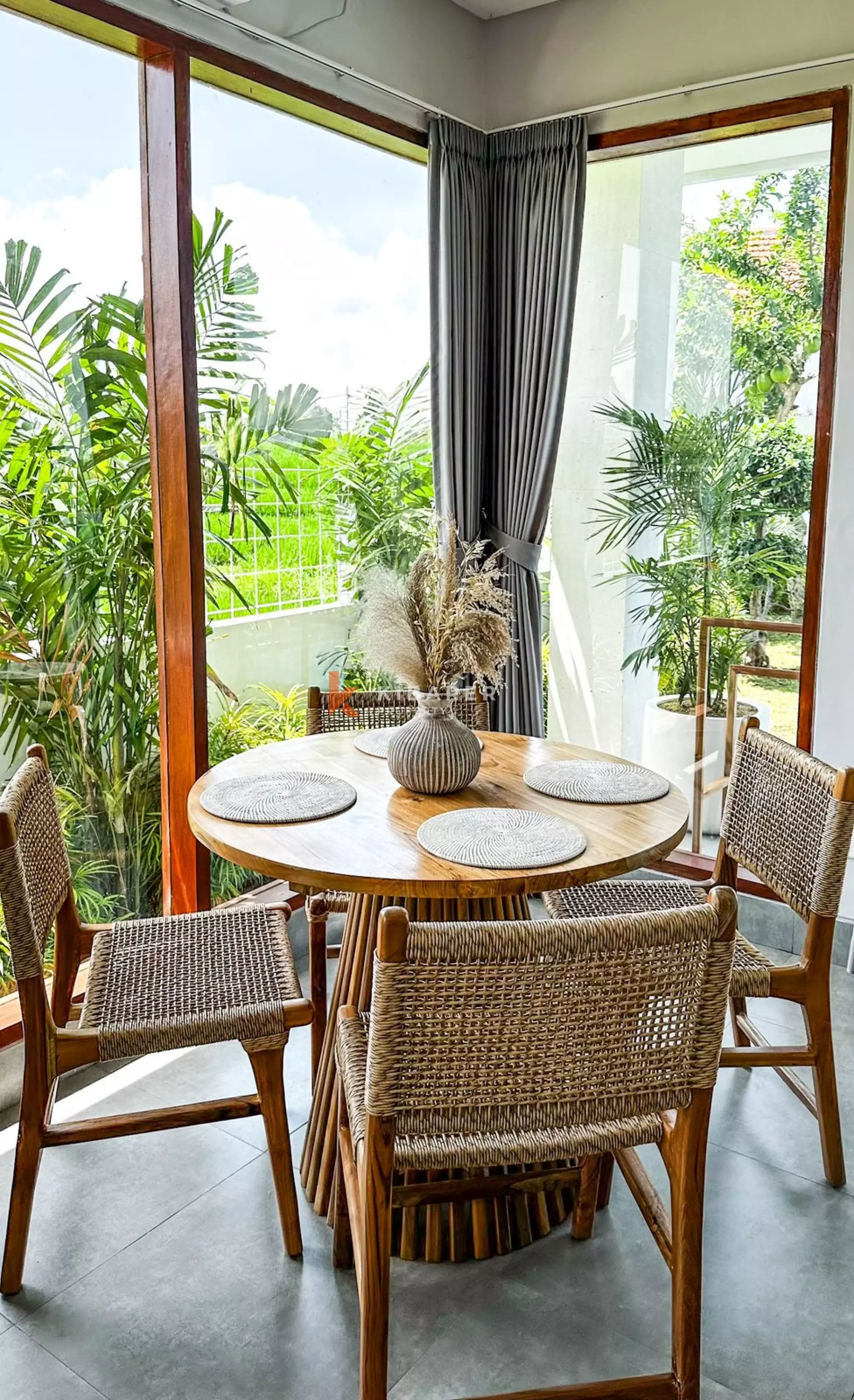 Charming Three-Bedroom Villa in Beachside Seseh