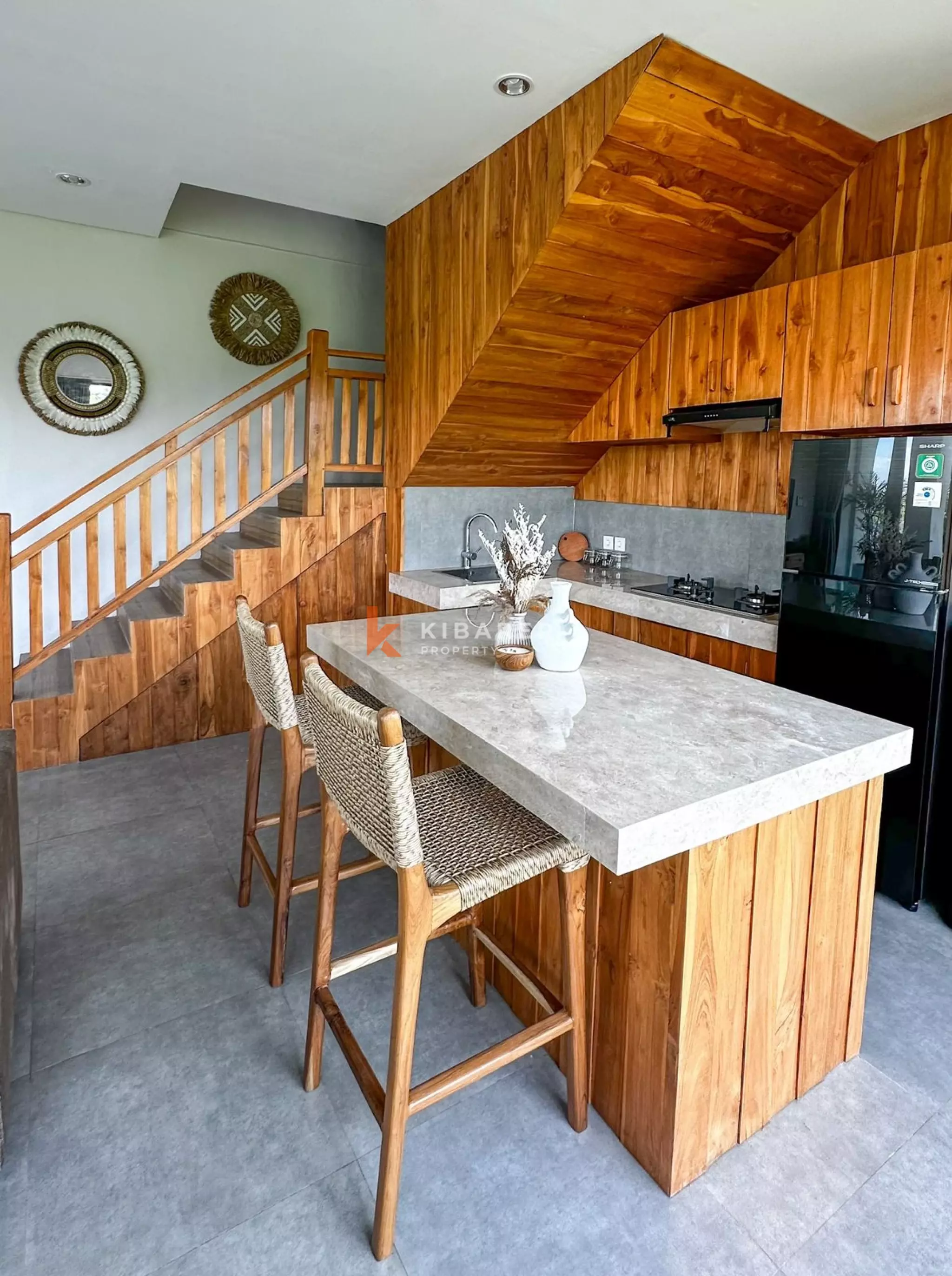 Charming Three-Bedroom Villa in Beachside Seseh