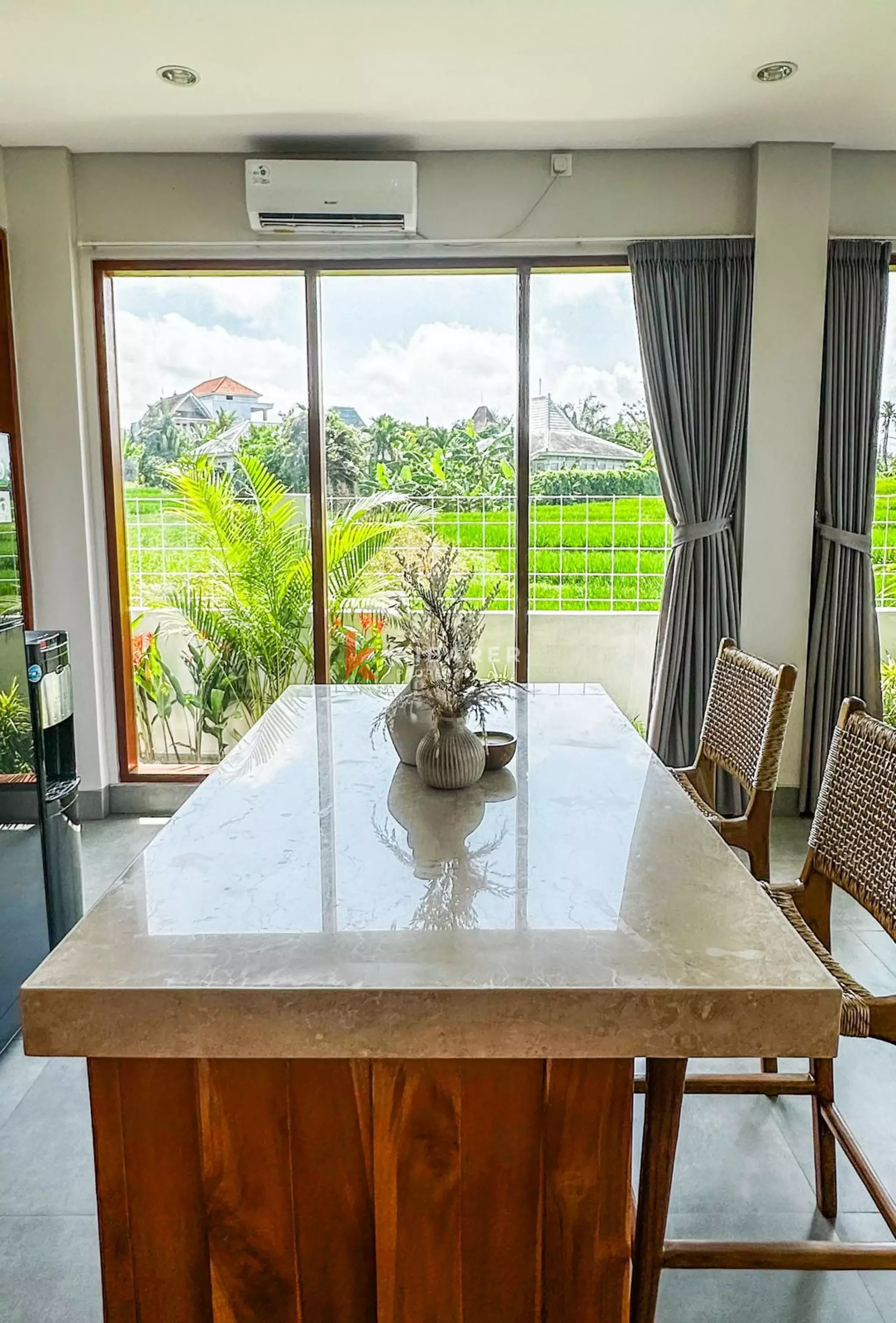 Charming Three-Bedroom Villa in Beachside Seseh